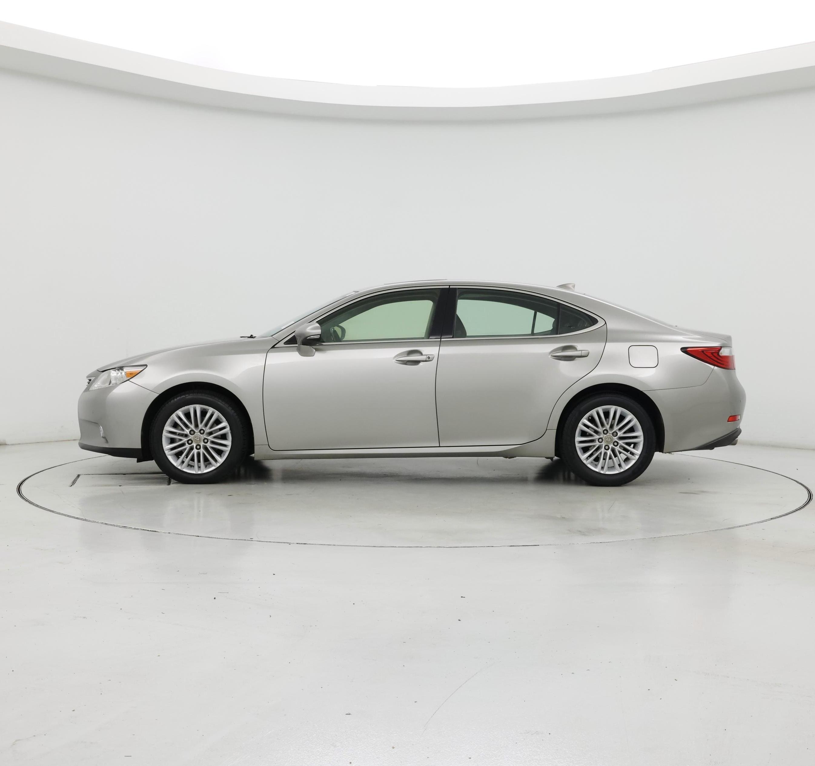Thumbnail: 2015 Lexus ES - 3