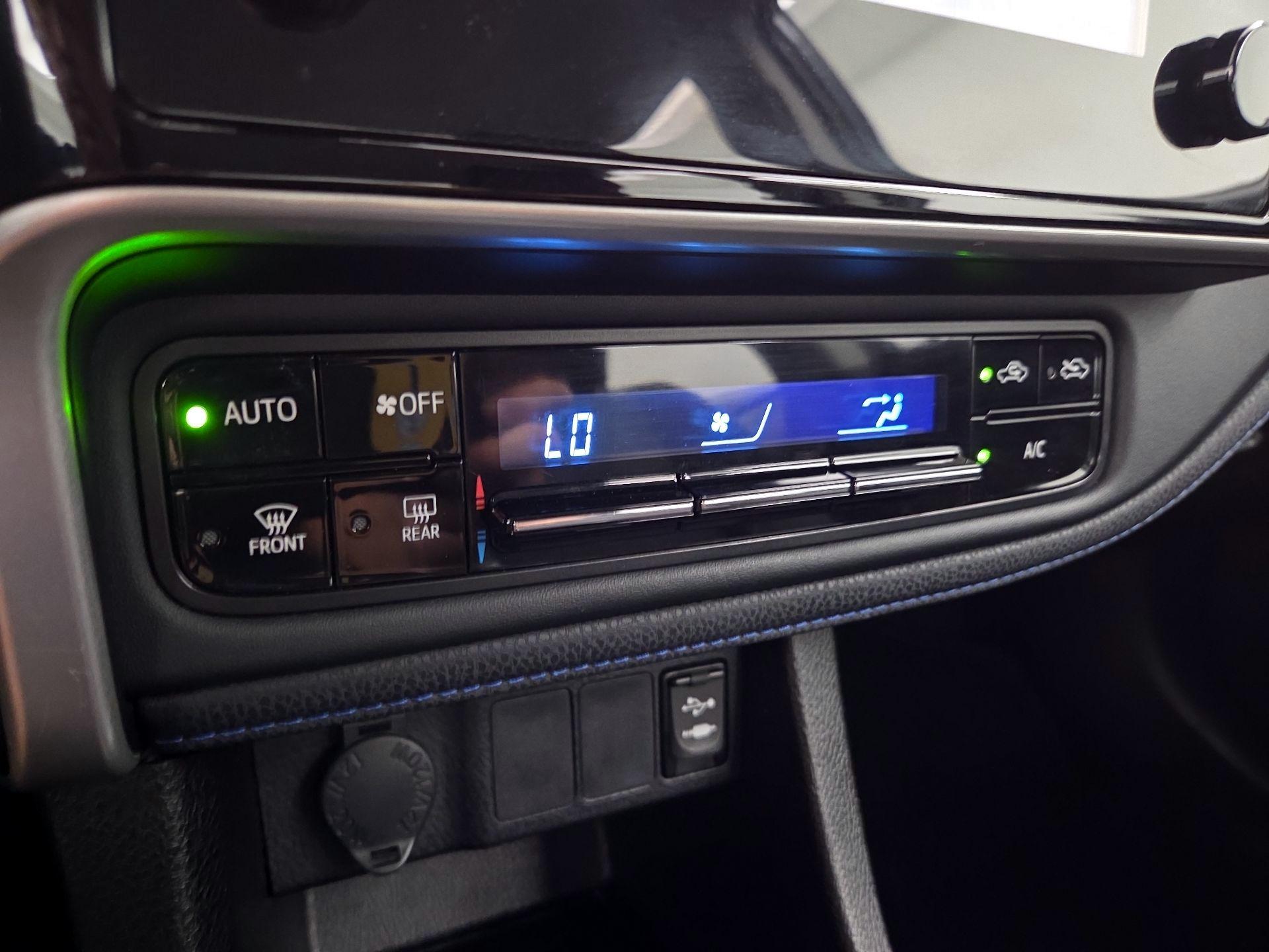Thumbnail: 2017 Toyota Corolla - 16