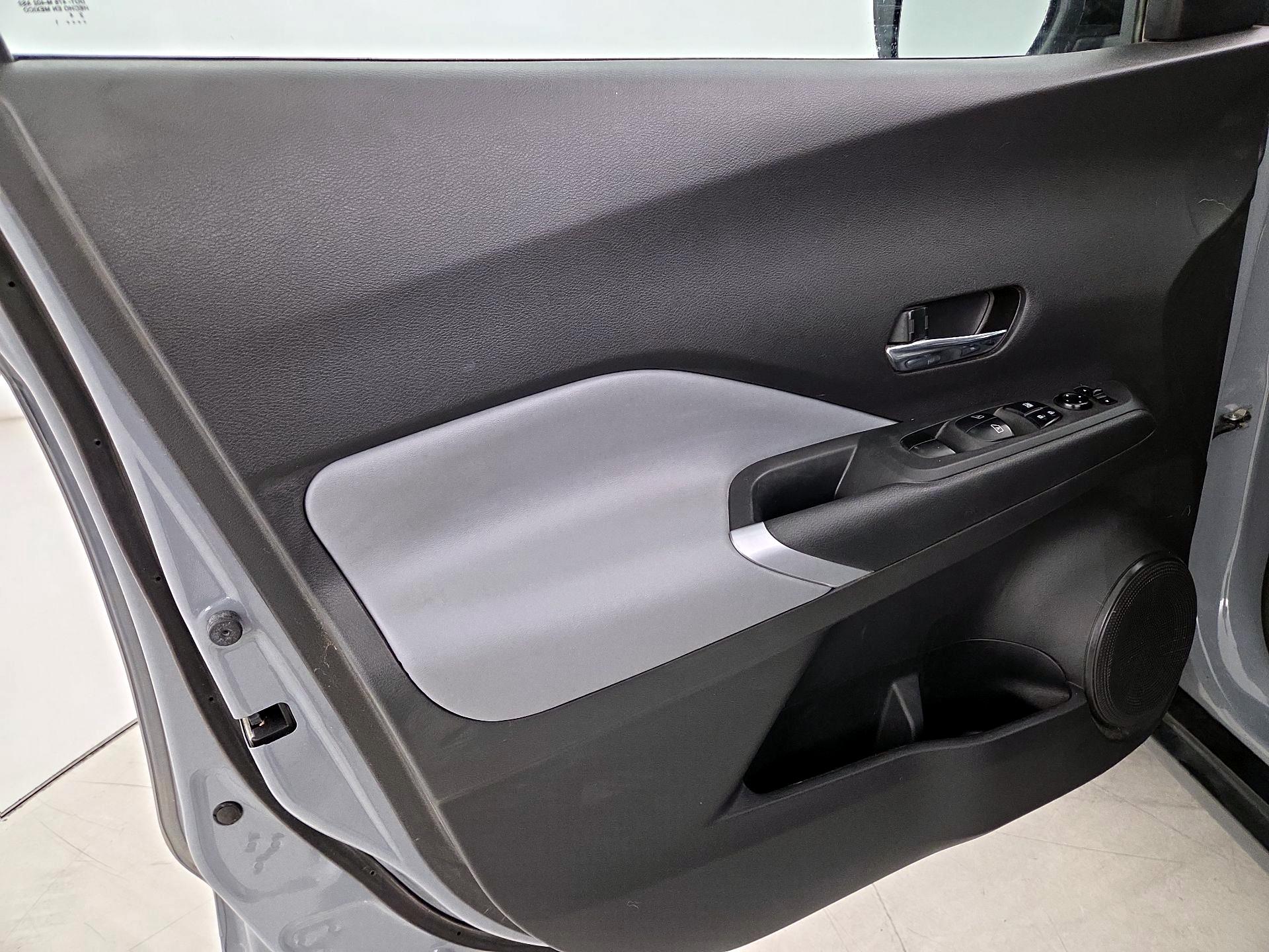 Thumbnail: 2021 Nissan Kicks - 12