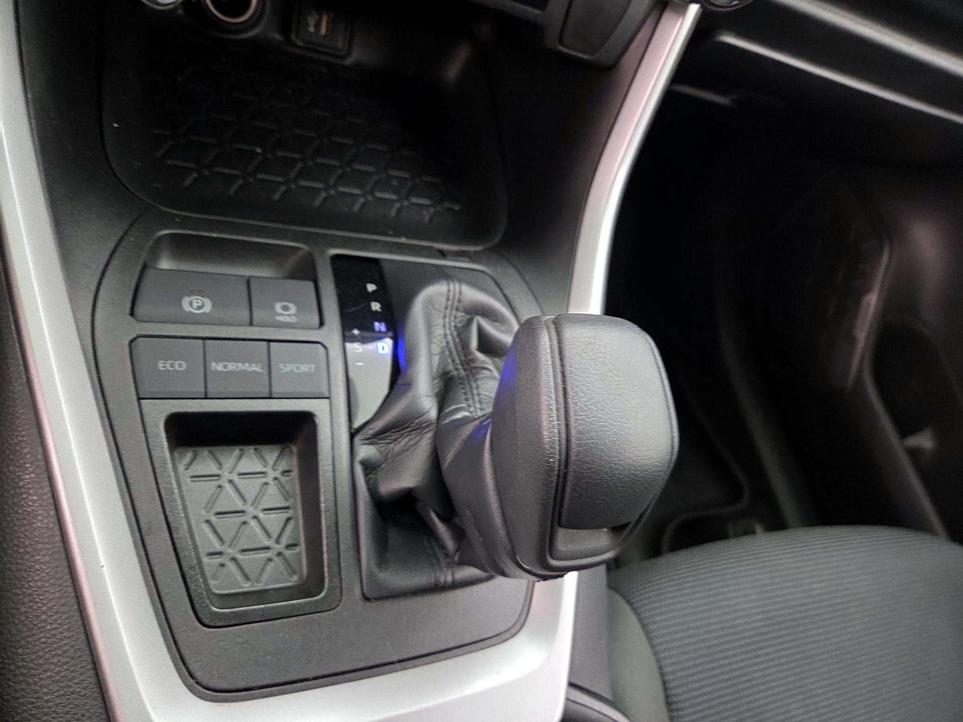 Thumbnail: 2023 Toyota RAV4 - 17