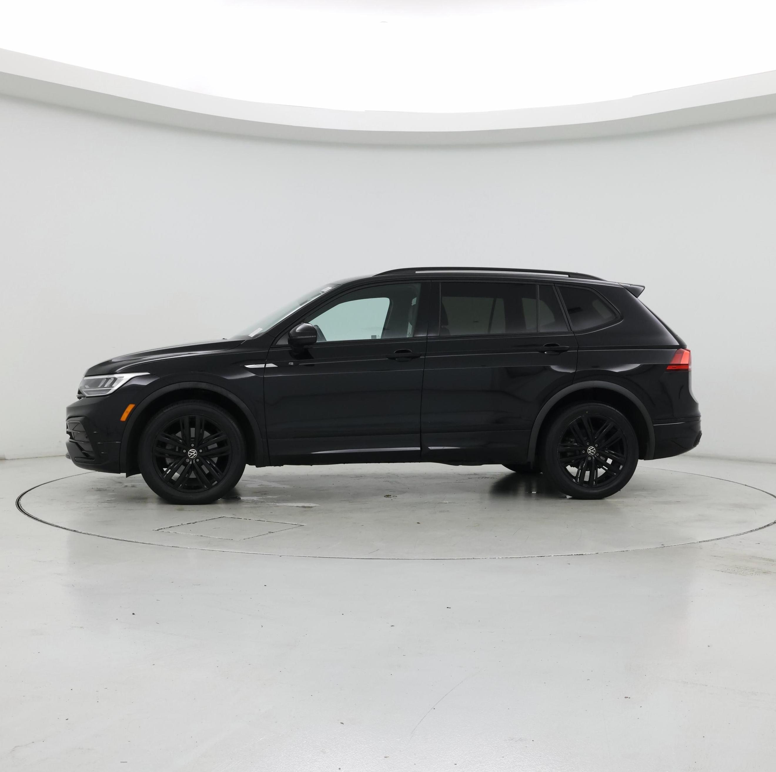 Thumbnail: 2022 Volkswagen Tiguan - 3