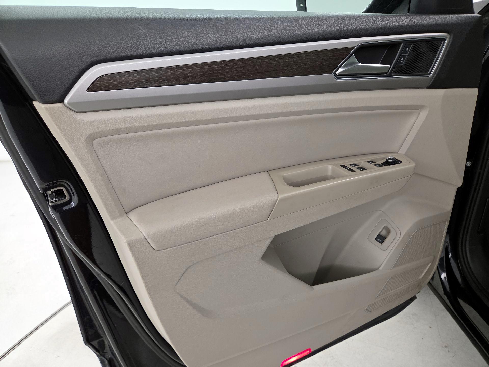 Thumbnail: 2018 Volkswagen Atlas - 12