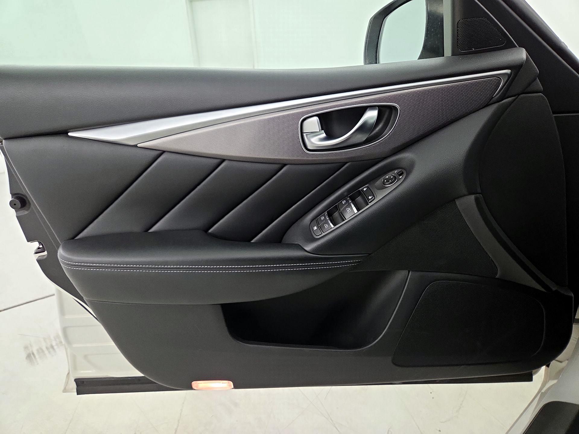 Thumbnail: 2015 INFINITI Q50 - 12