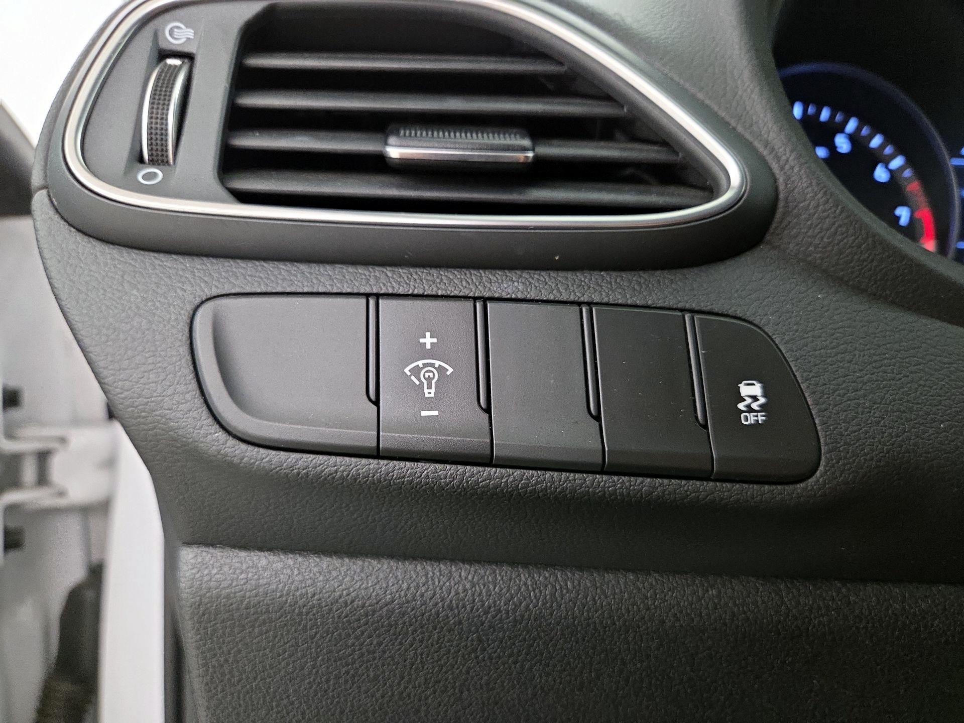 Thumbnail: 2019 Hyundai Elantra - 13