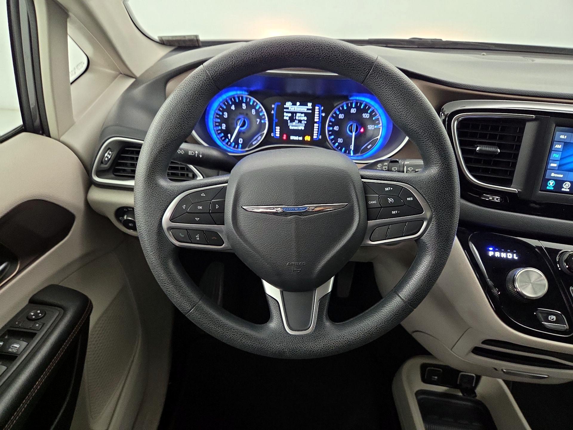 Thumbnail: 2019 Chrysler Pacifica - 10