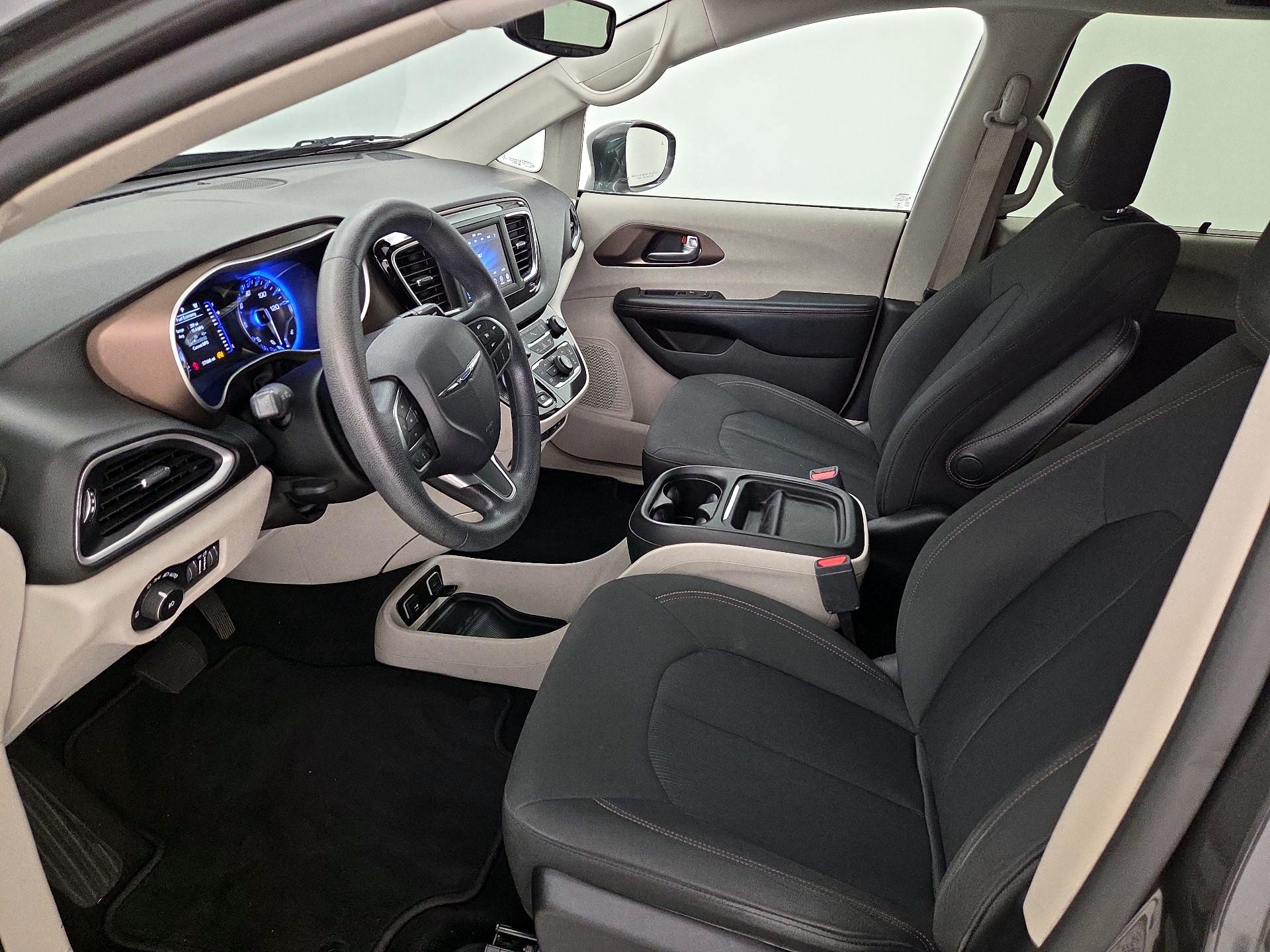 Thumbnail: 2019 Chrysler Pacifica - 11