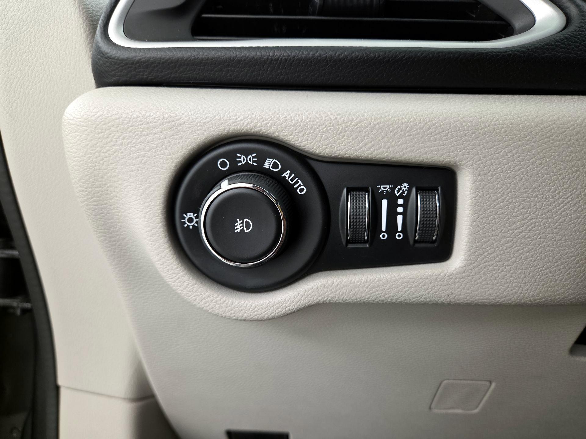 Thumbnail: 2019 Chrysler Pacifica - 13