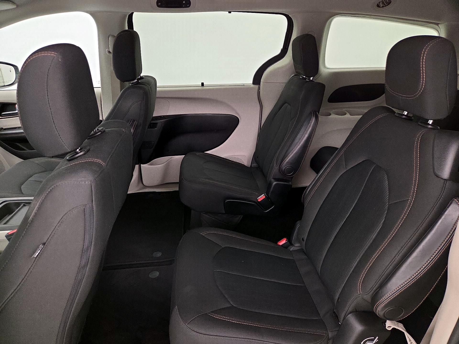 Thumbnail: 2019 Chrysler Pacifica - 19