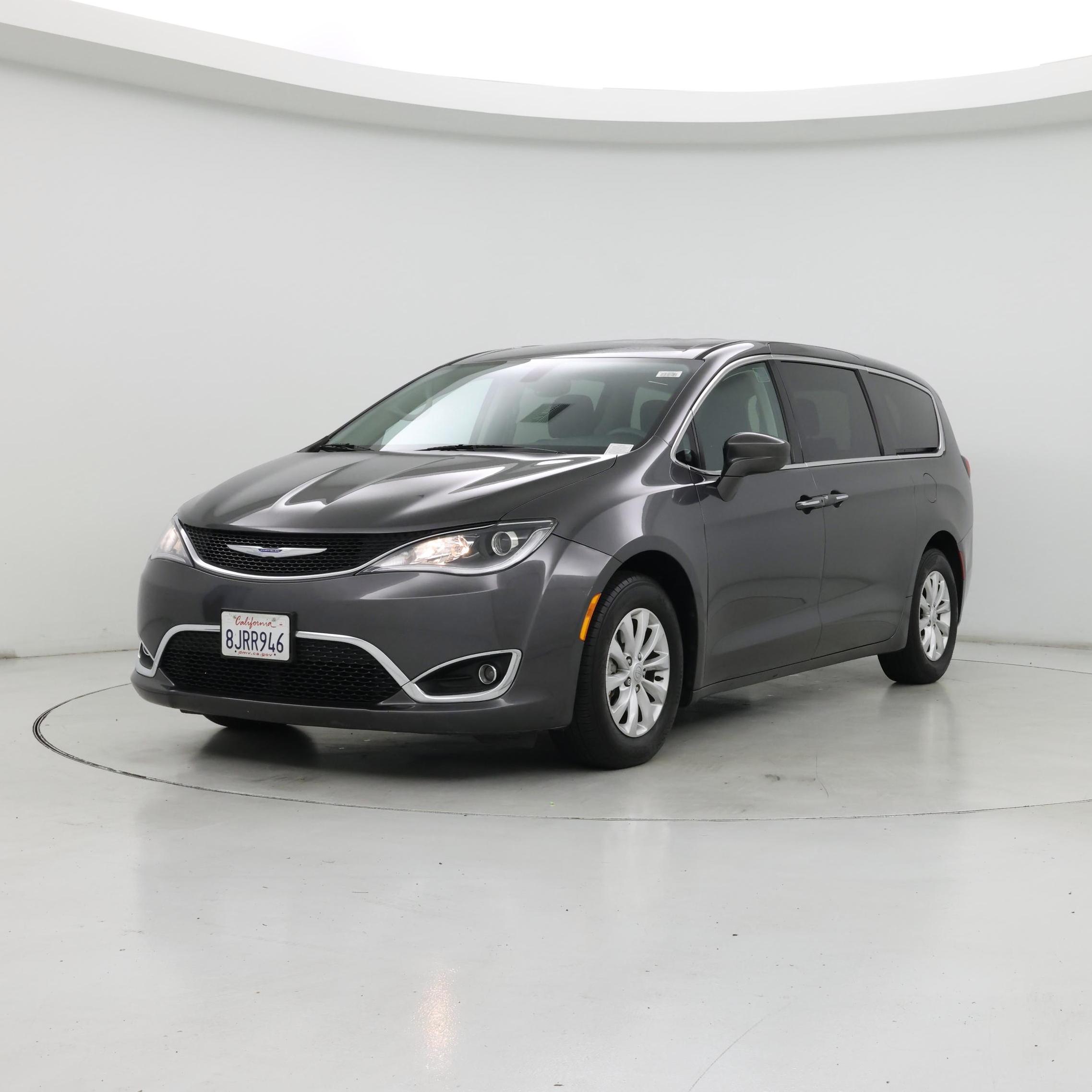 Thumbnail: 2019 Chrysler Pacifica - 4