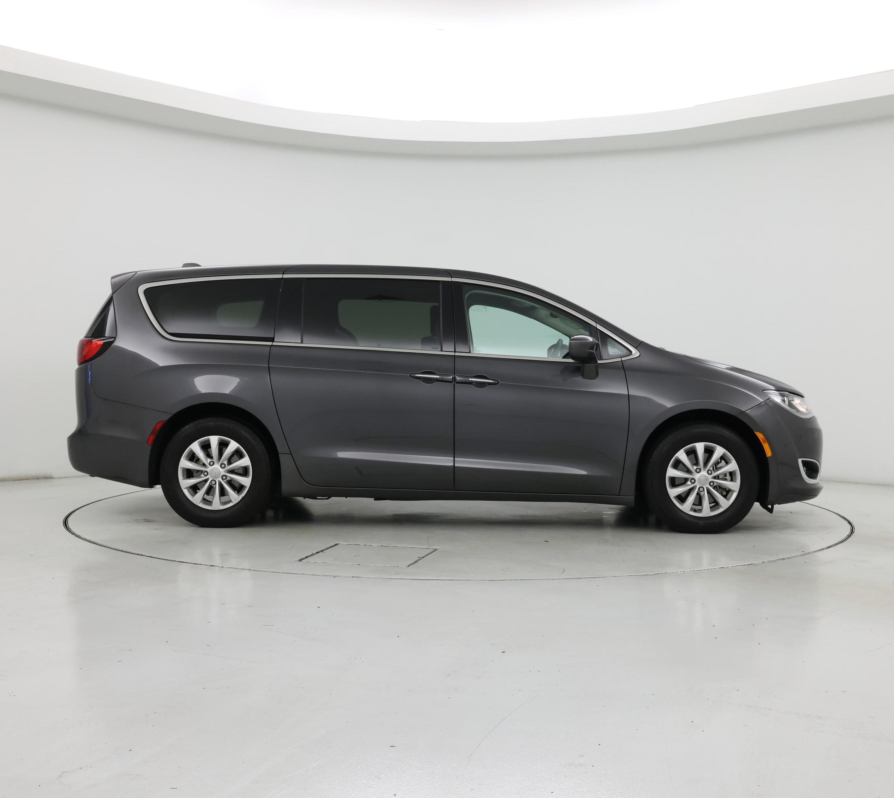 Thumbnail: 2019 Chrysler Pacifica - 7