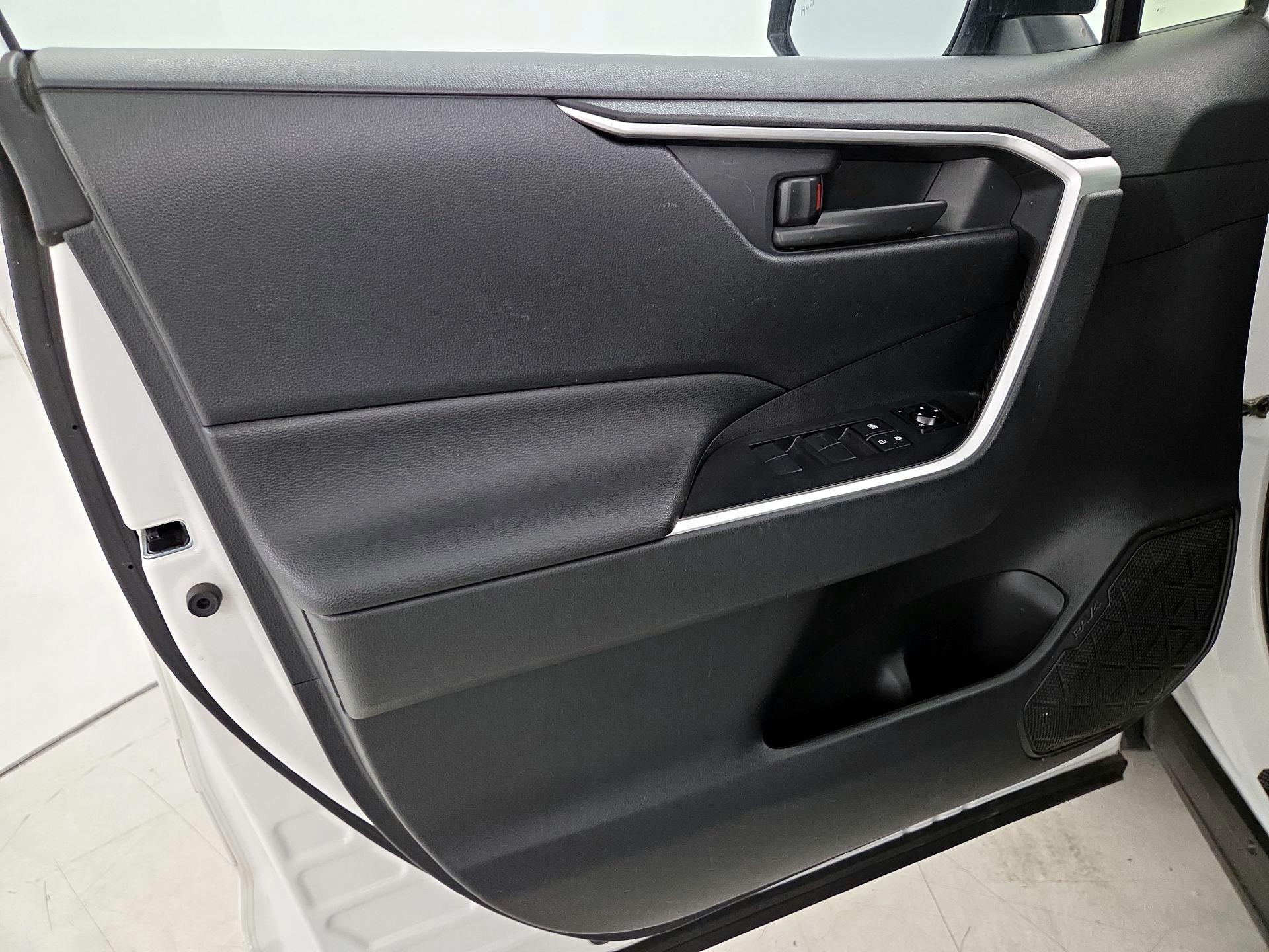 Thumbnail: 2021 Toyota RAV4 - 12