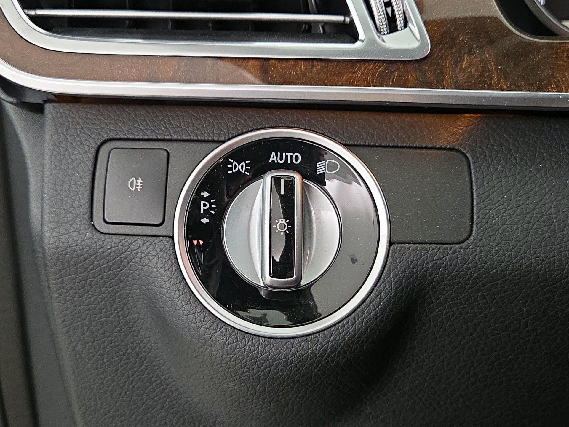 Thumbnail: 2016 Mercedes-Benz E-Class - 13