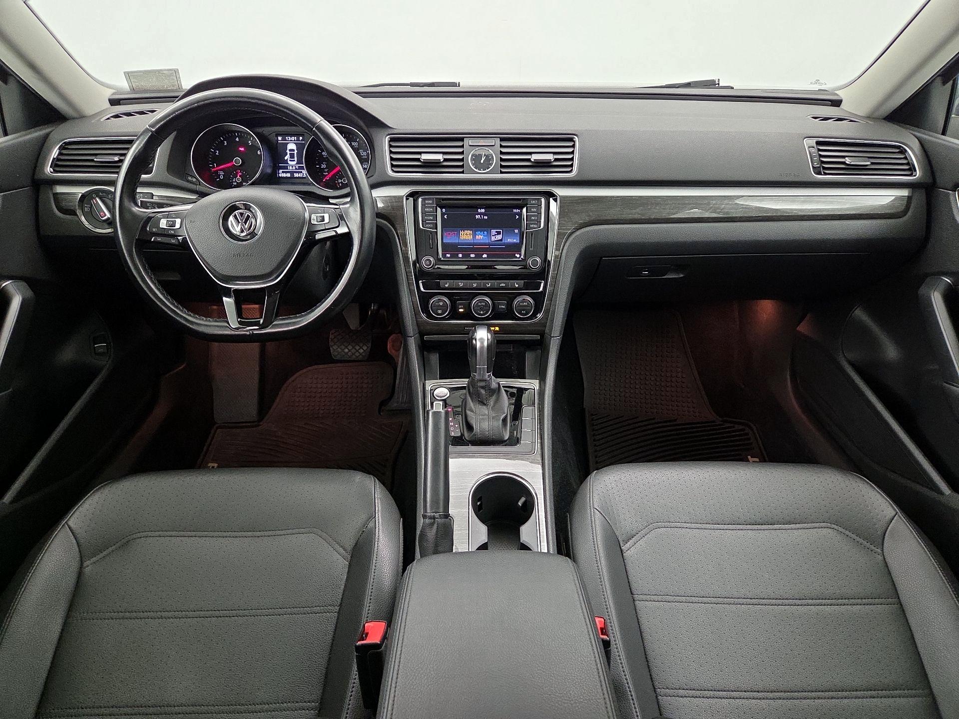 Thumbnail: 2016 Volkswagen Passat - 9