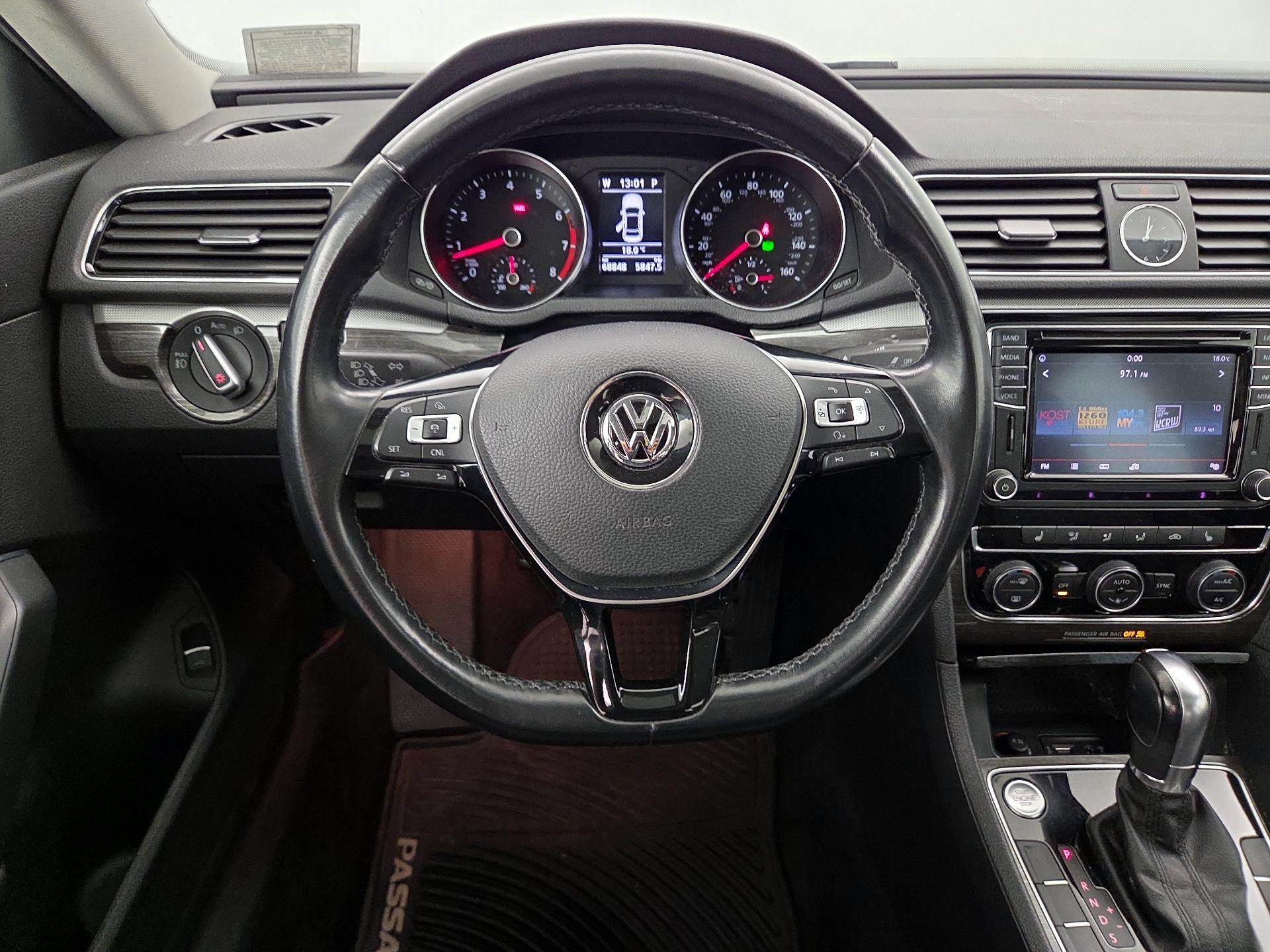 Thumbnail: 2016 Volkswagen Passat - 10