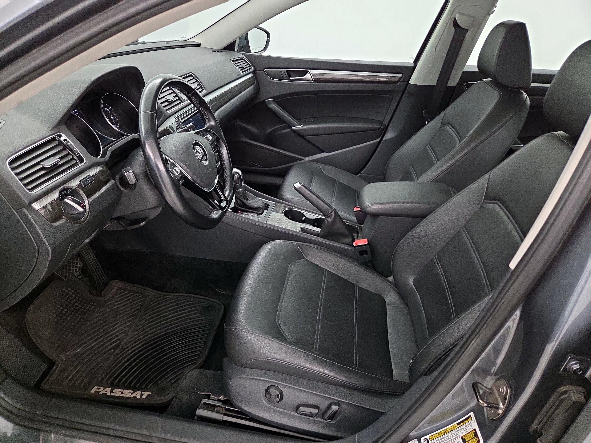 Thumbnail: 2016 Volkswagen Passat - 11