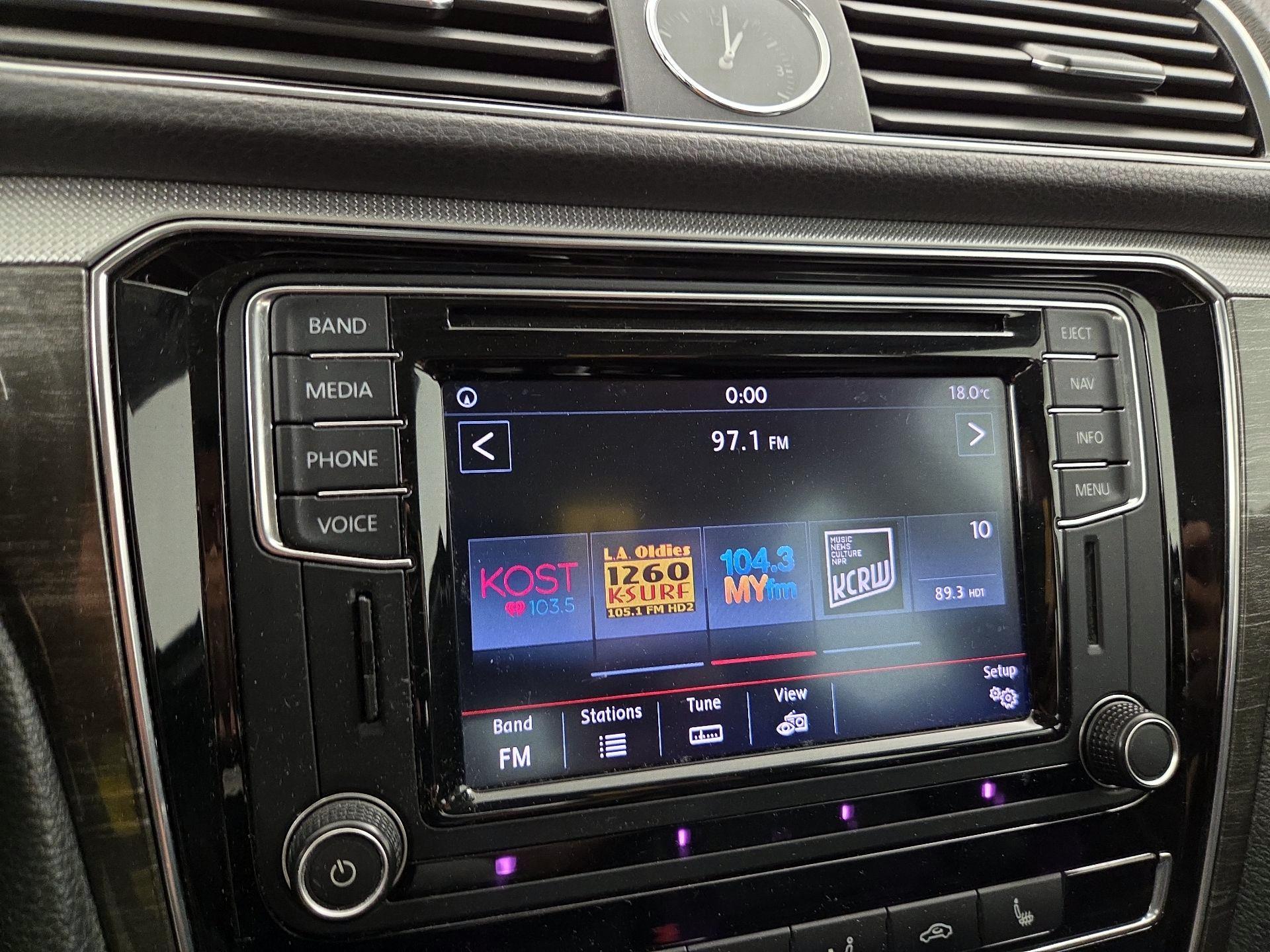 Thumbnail: 2016 Volkswagen Passat - 15