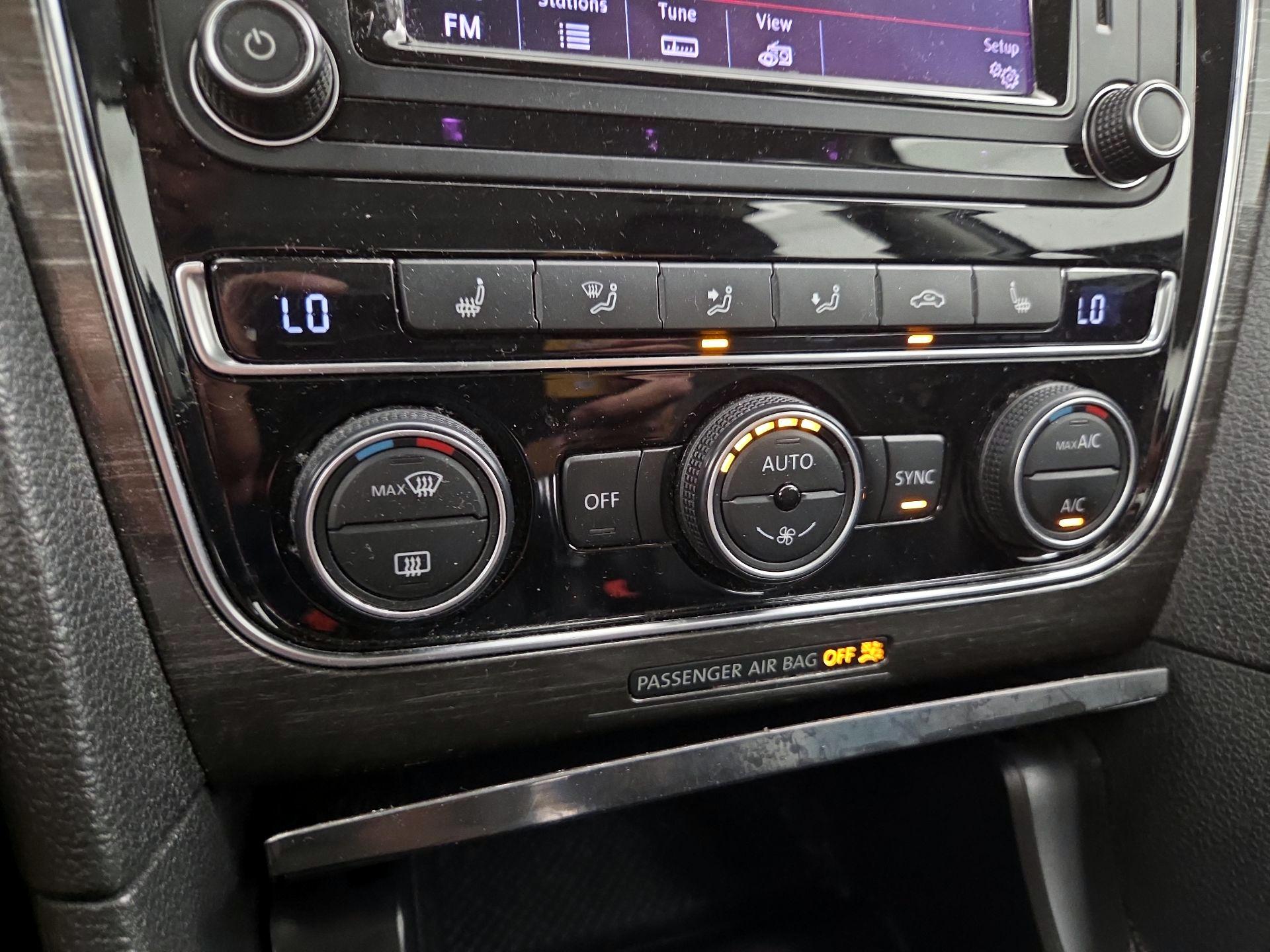 Thumbnail: 2016 Volkswagen Passat - 16