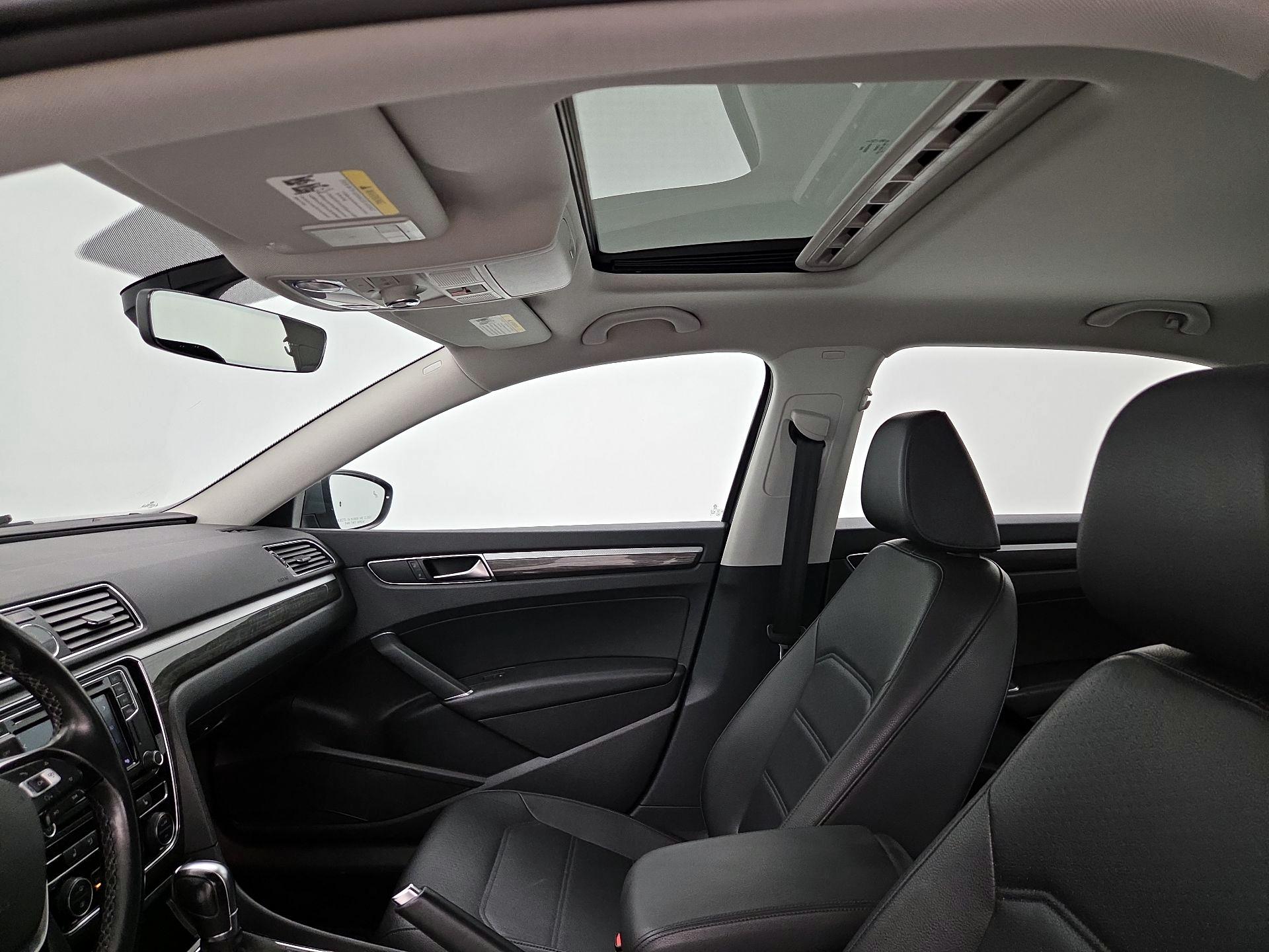 Thumbnail: 2016 Volkswagen Passat - 19