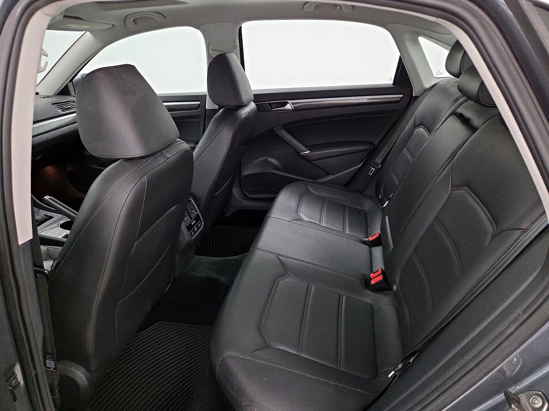 Thumbnail: 2016 Volkswagen Passat - 20