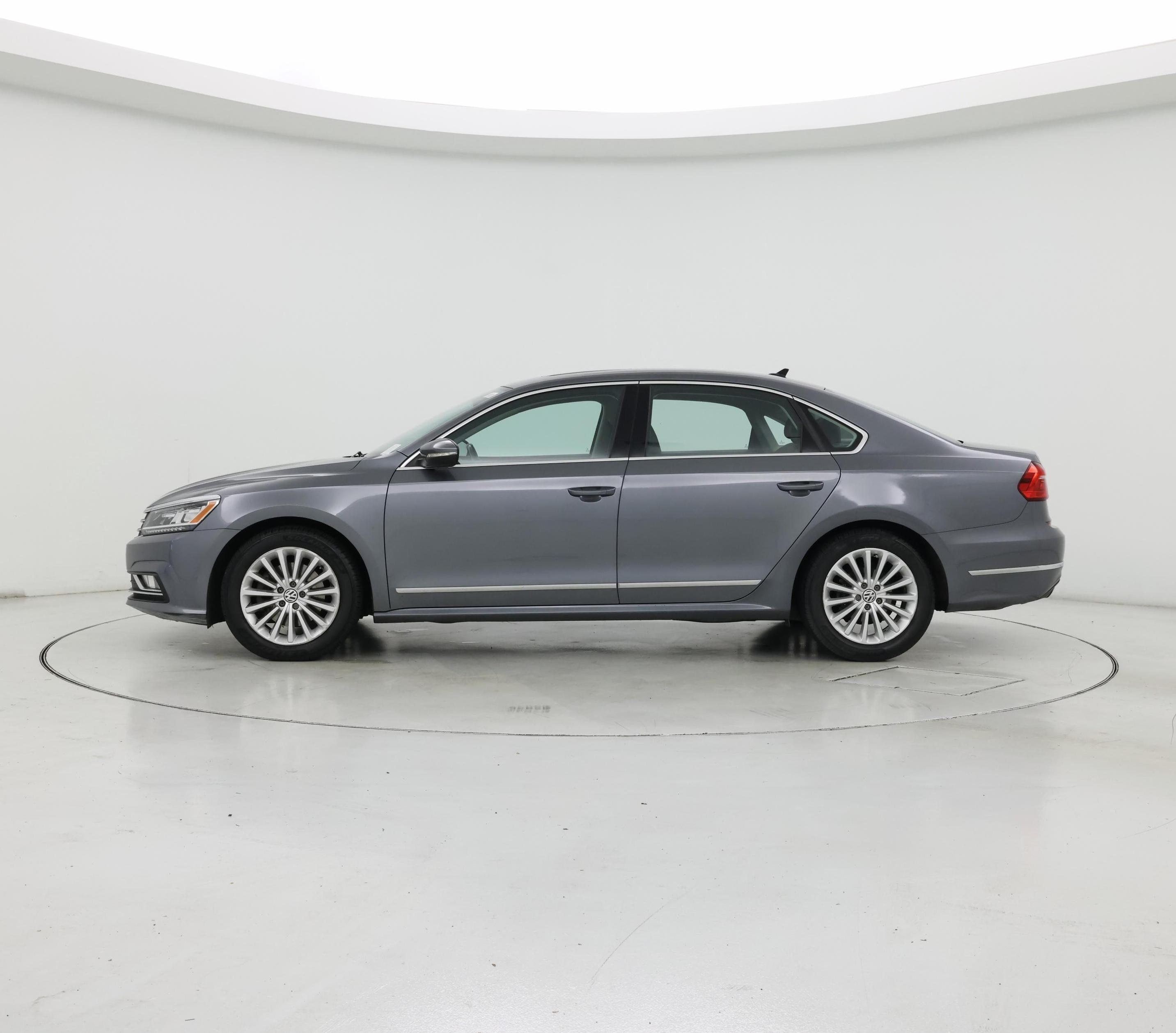 Thumbnail: 2016 Volkswagen Passat - 3