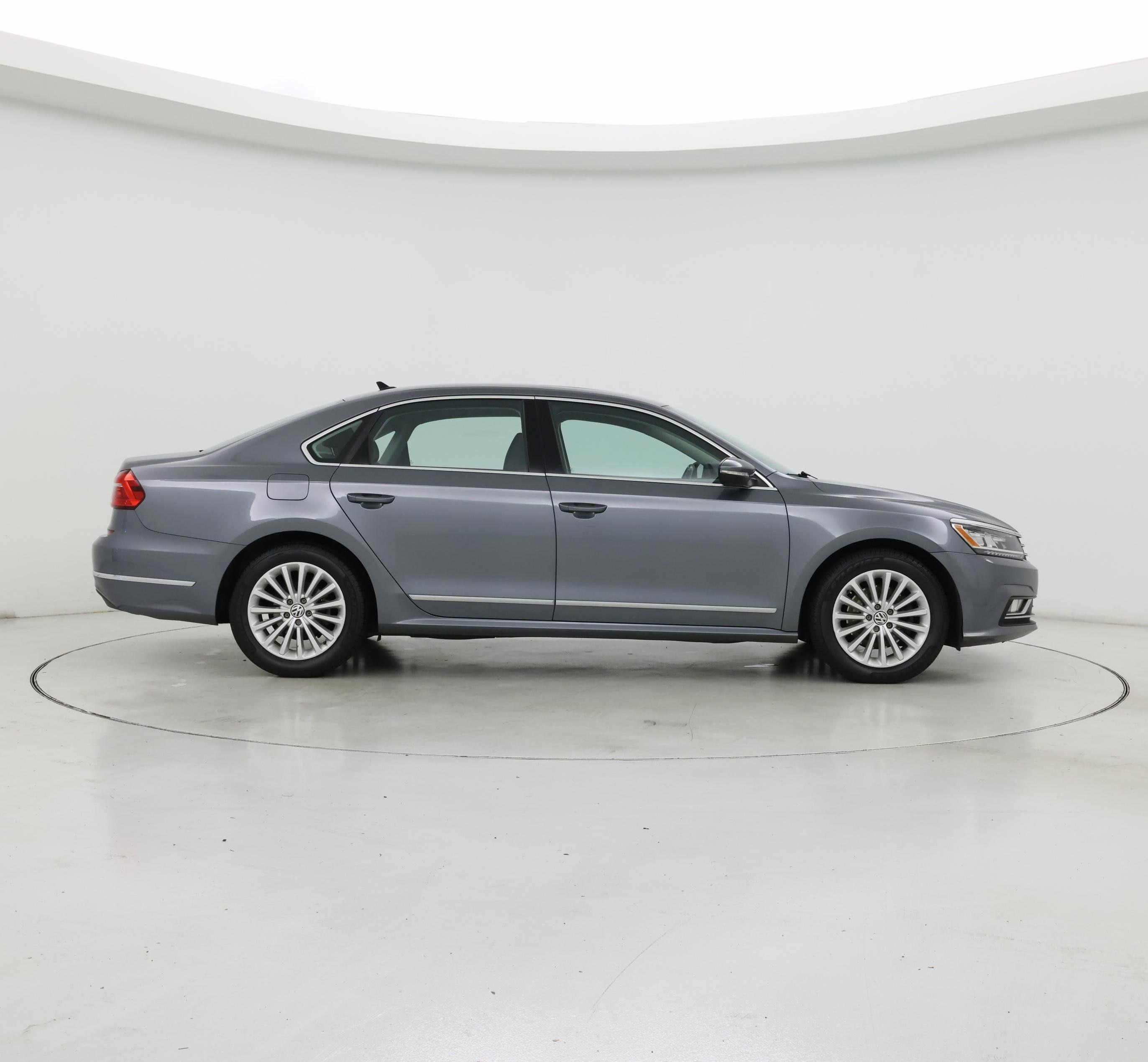 Thumbnail: 2016 Volkswagen Passat - 7
