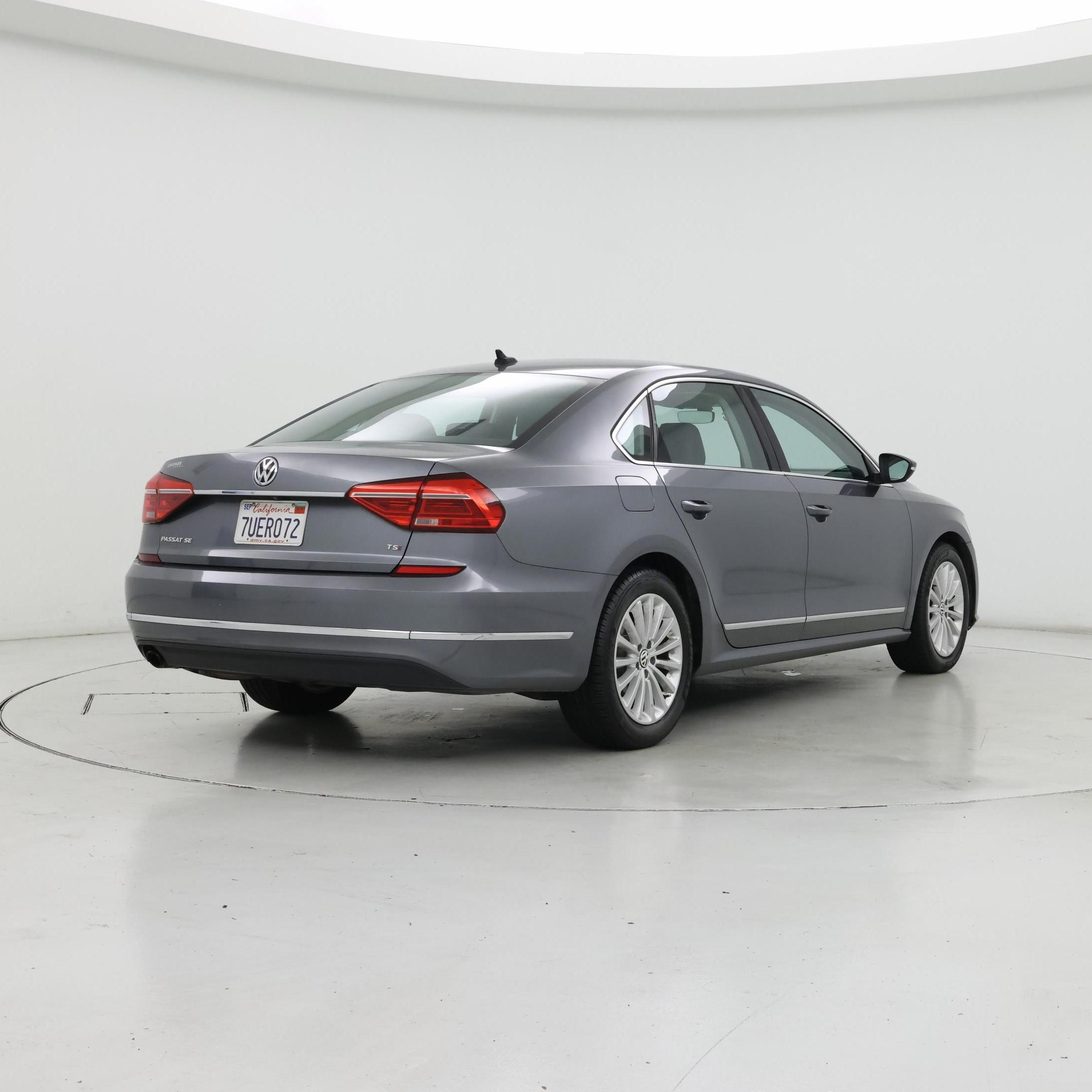 Thumbnail: 2016 Volkswagen Passat - 8