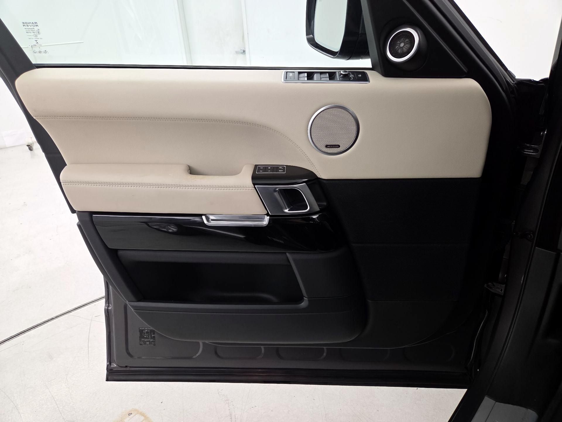 Thumbnail: 2016 Land Rover Range Rover - 12