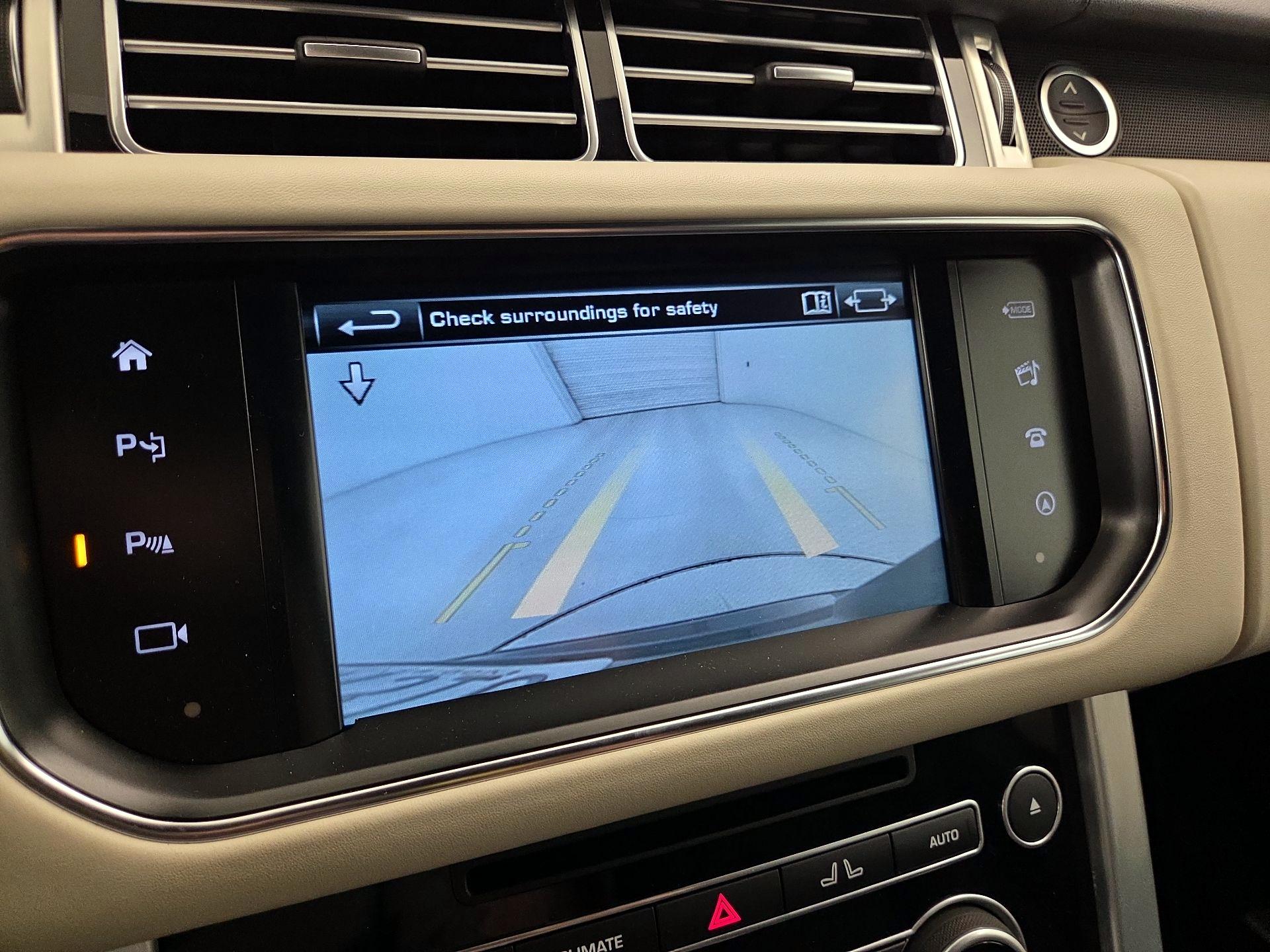 Thumbnail: 2016 Land Rover Range Rover - 15