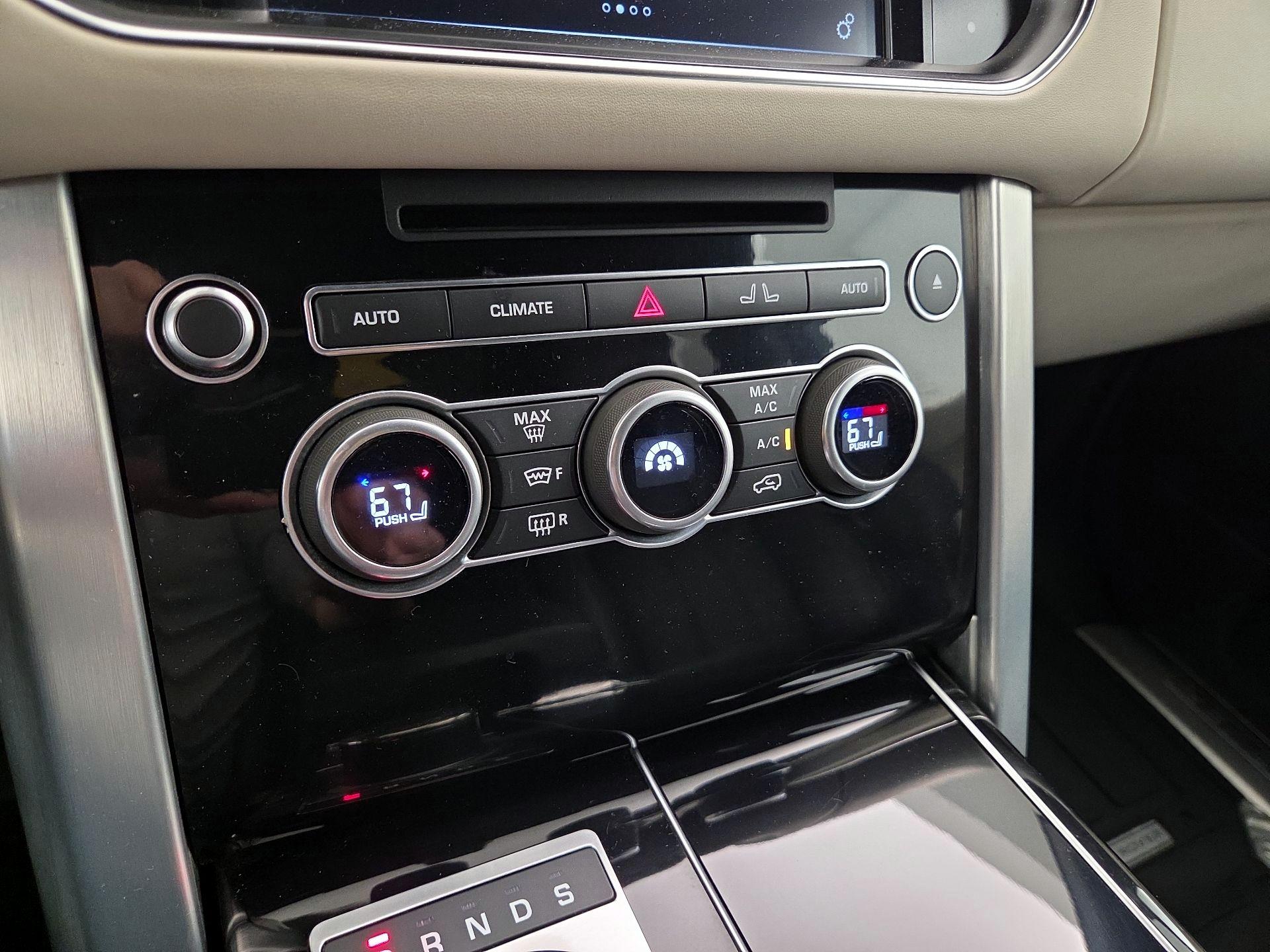 Thumbnail: 2016 Land Rover Range Rover - 17