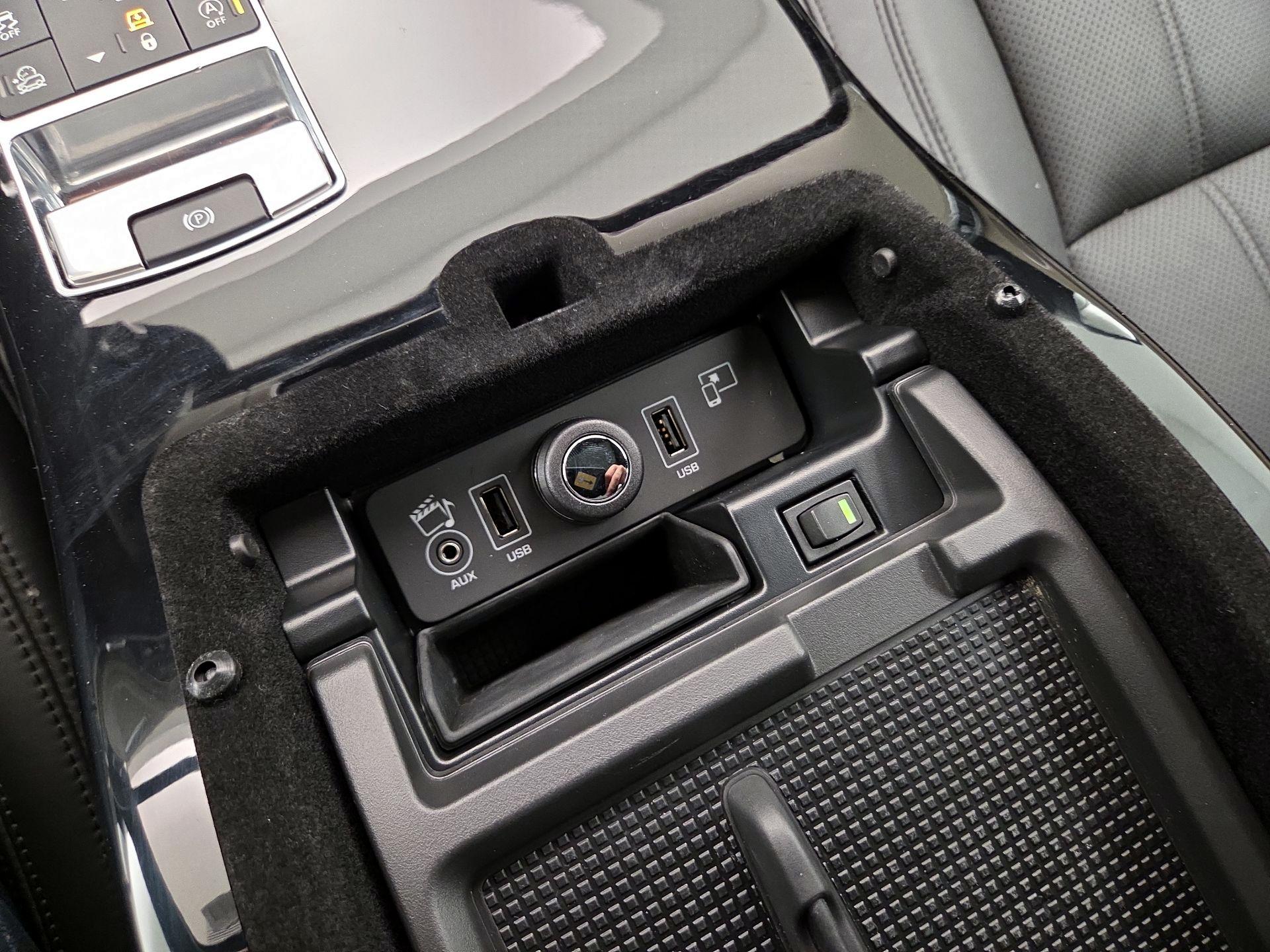Thumbnail: 2016 Land Rover Range Rover - 19