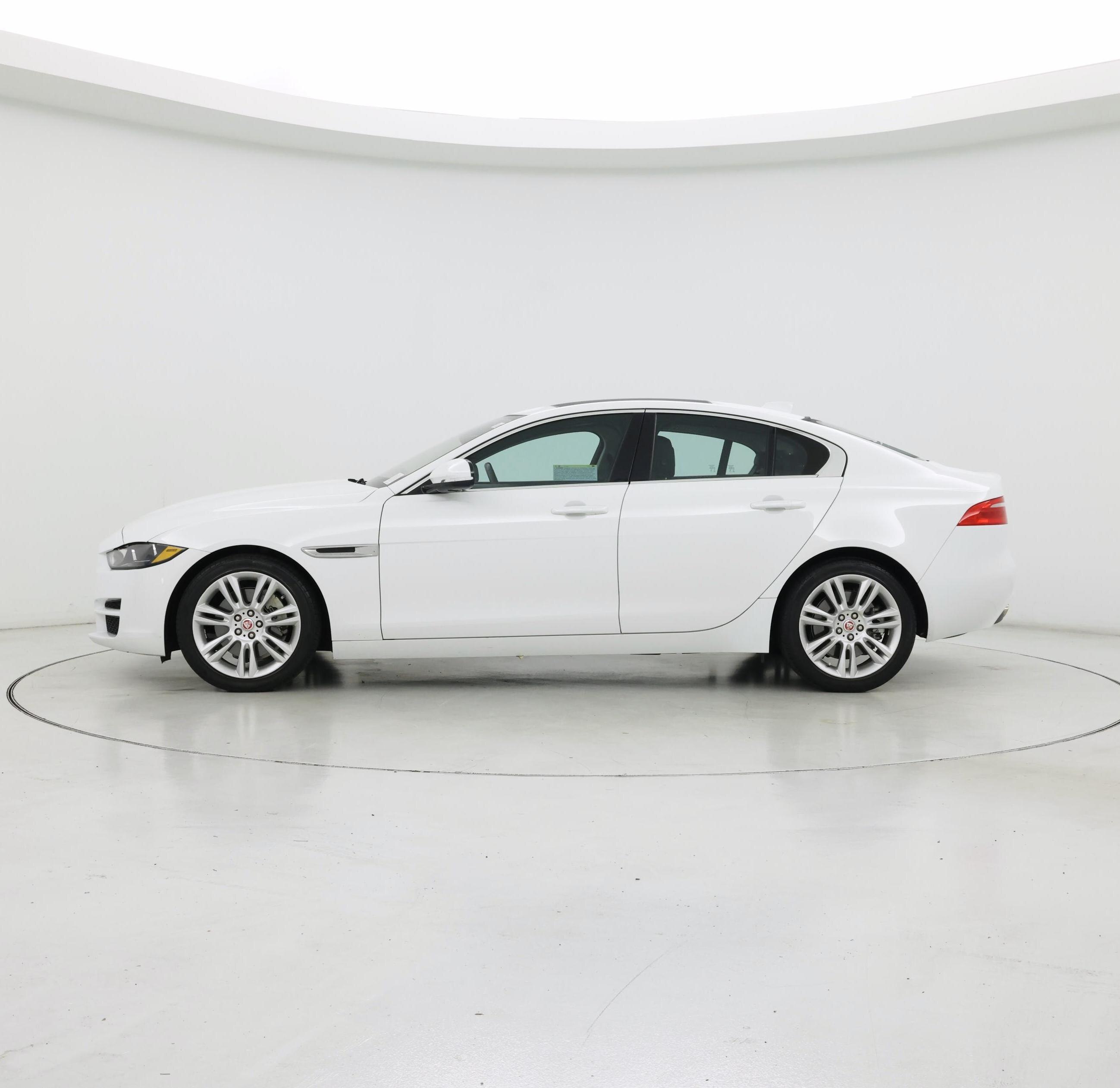 Thumbnail: 2019 Jaguar XE - 3