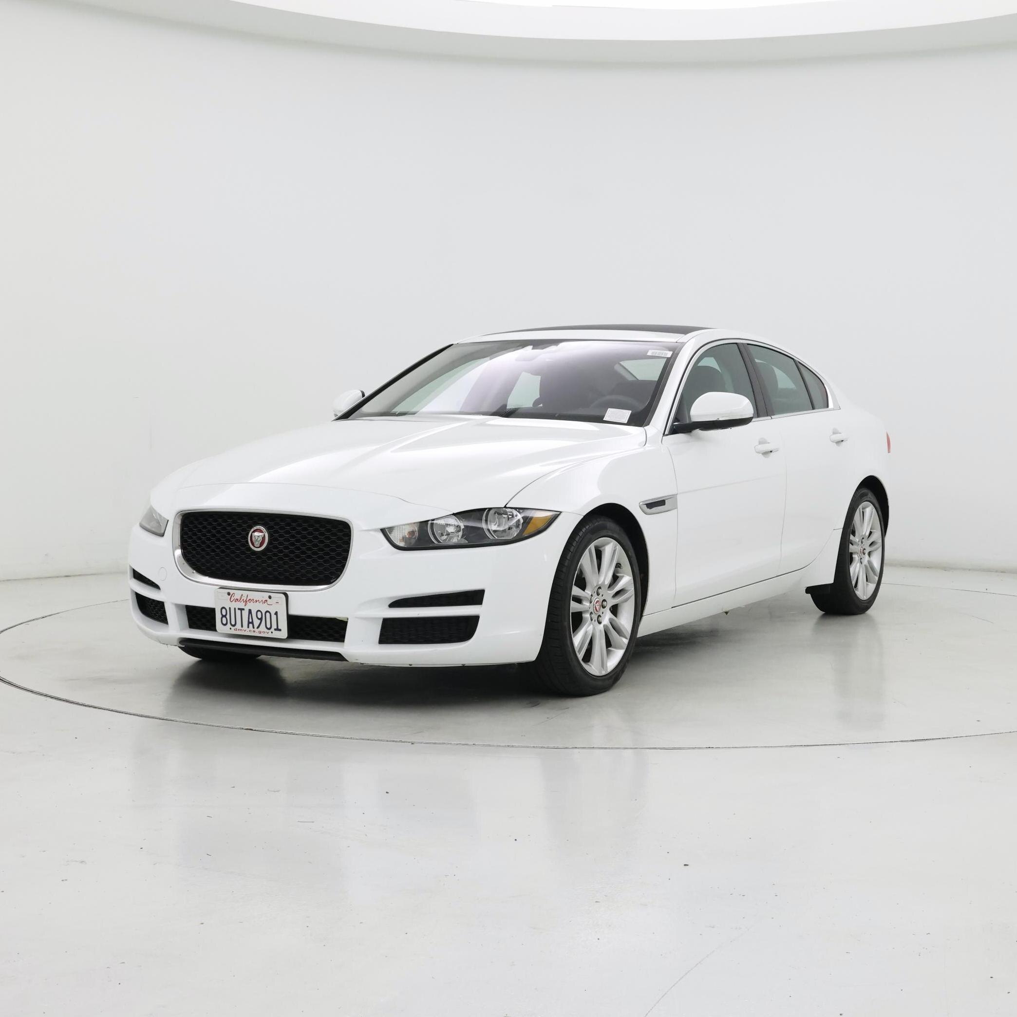 Thumbnail: 2019 Jaguar XE - 4