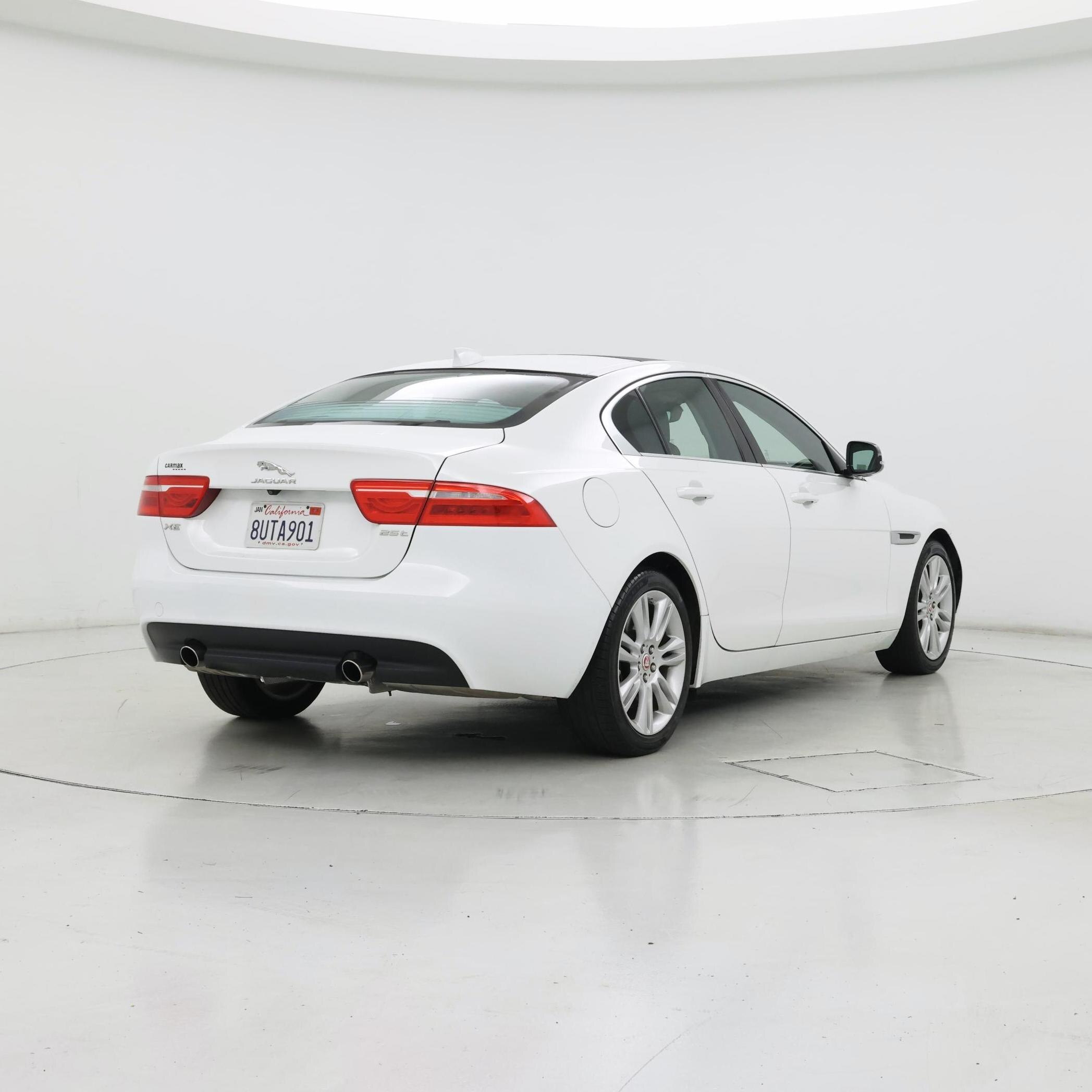 Thumbnail: 2019 Jaguar XE - 8