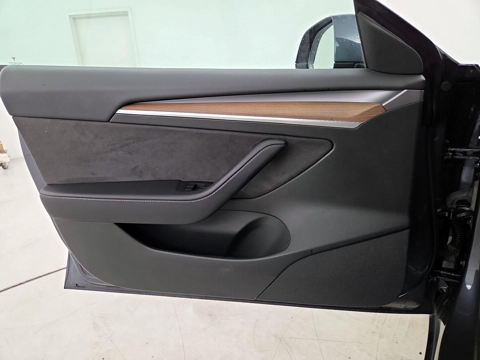 Thumbnail: 2023 Tesla Model 3 - 12