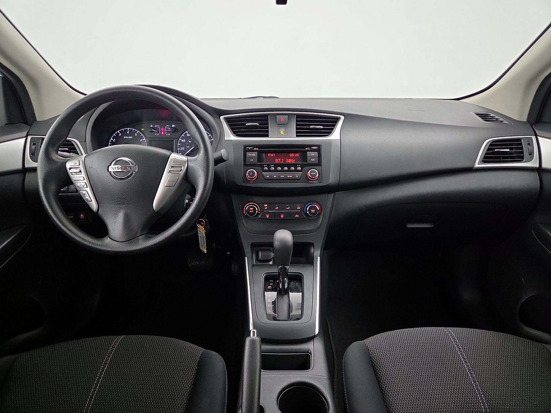 Thumbnail: 2016 Nissan Sentra - 9