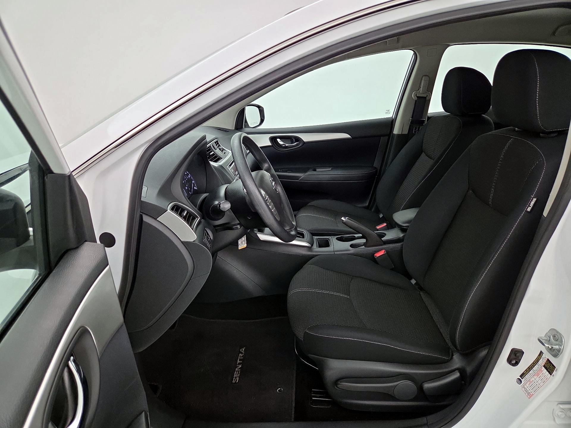 Thumbnail: 2016 Nissan Sentra - 11