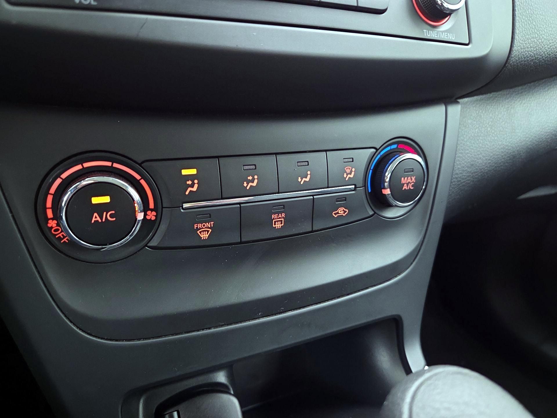 Thumbnail: 2016 Nissan Sentra - 15