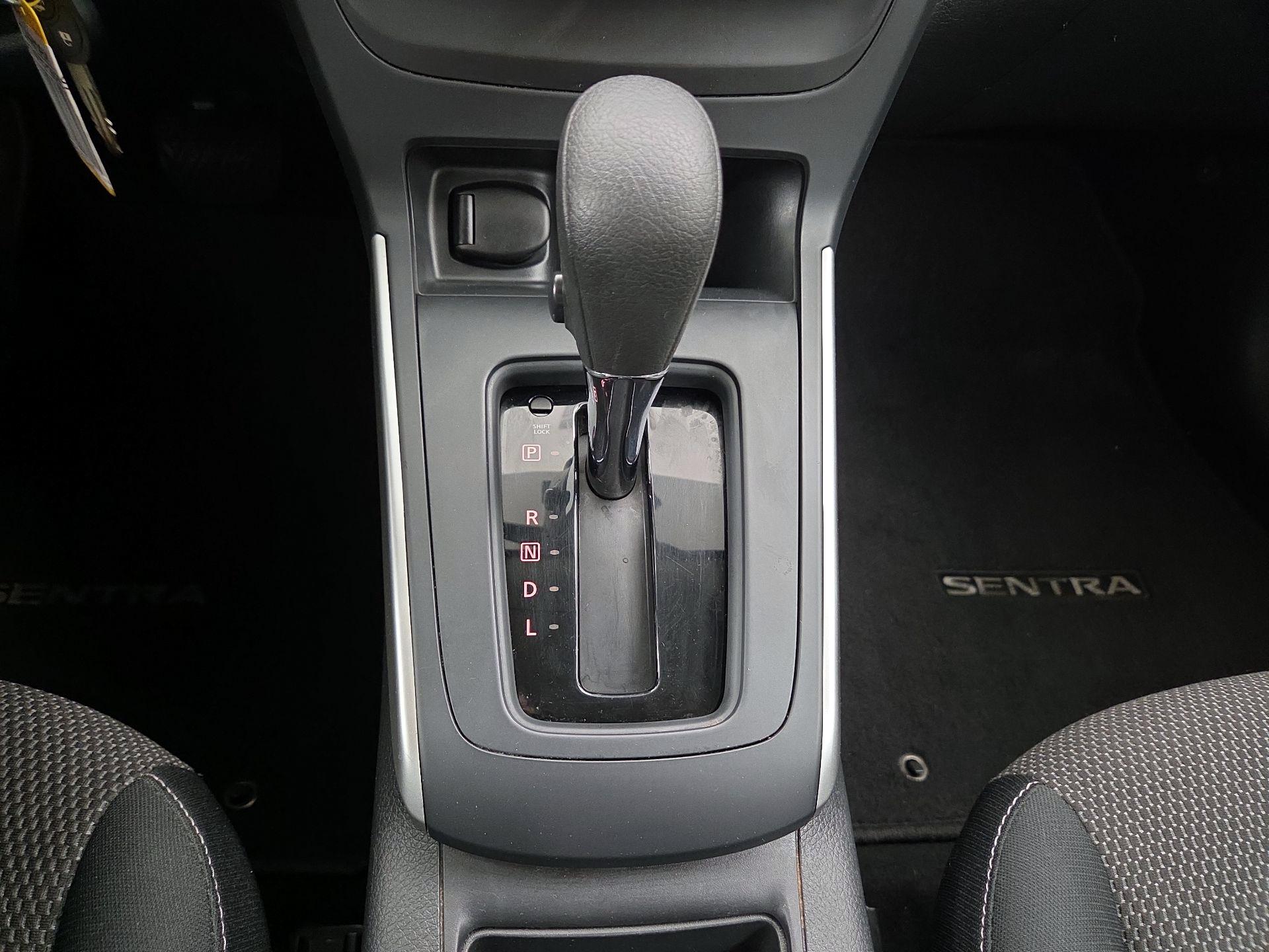 Thumbnail: 2016 Nissan Sentra - 16