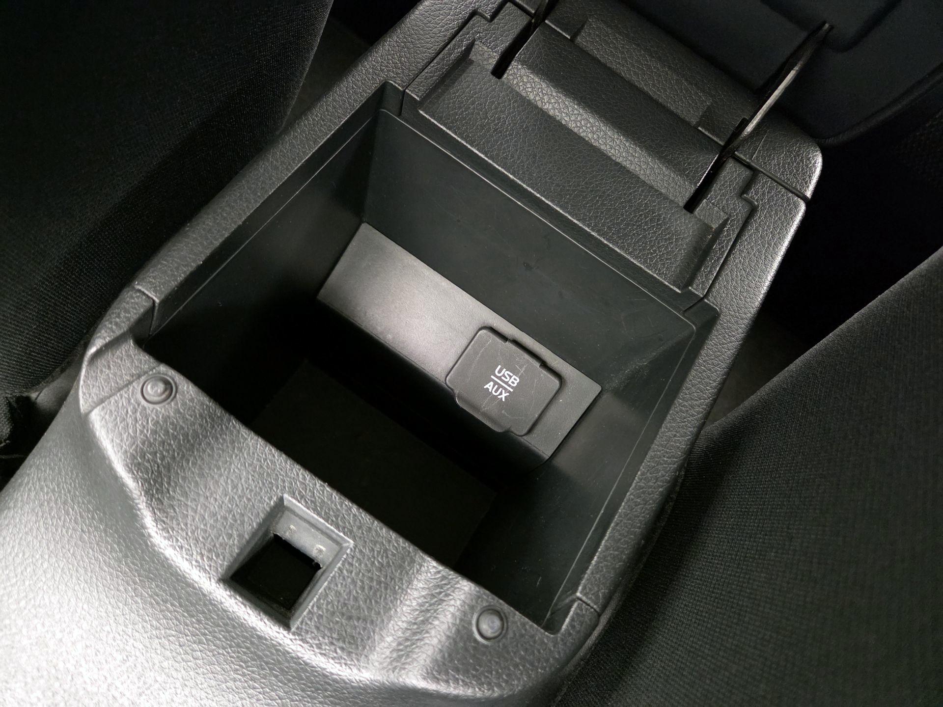 Thumbnail: 2016 Nissan Sentra - 17