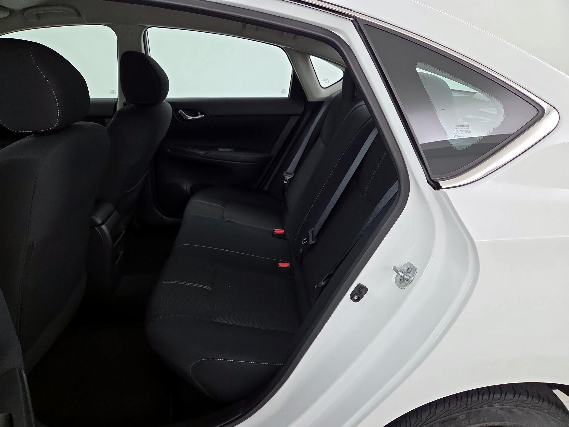 Thumbnail: 2016 Nissan Sentra - 18