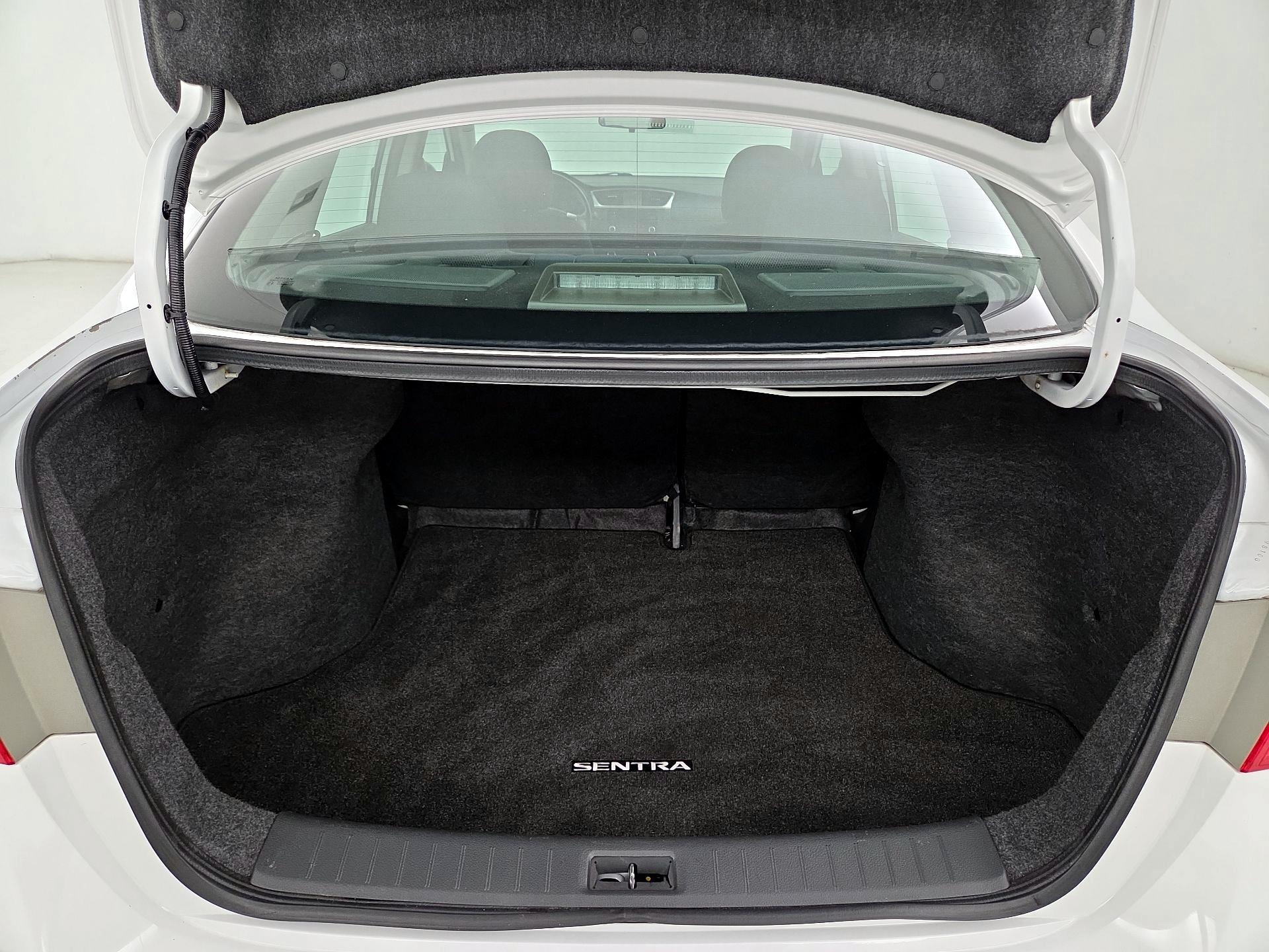 Thumbnail: 2016 Nissan Sentra - 19