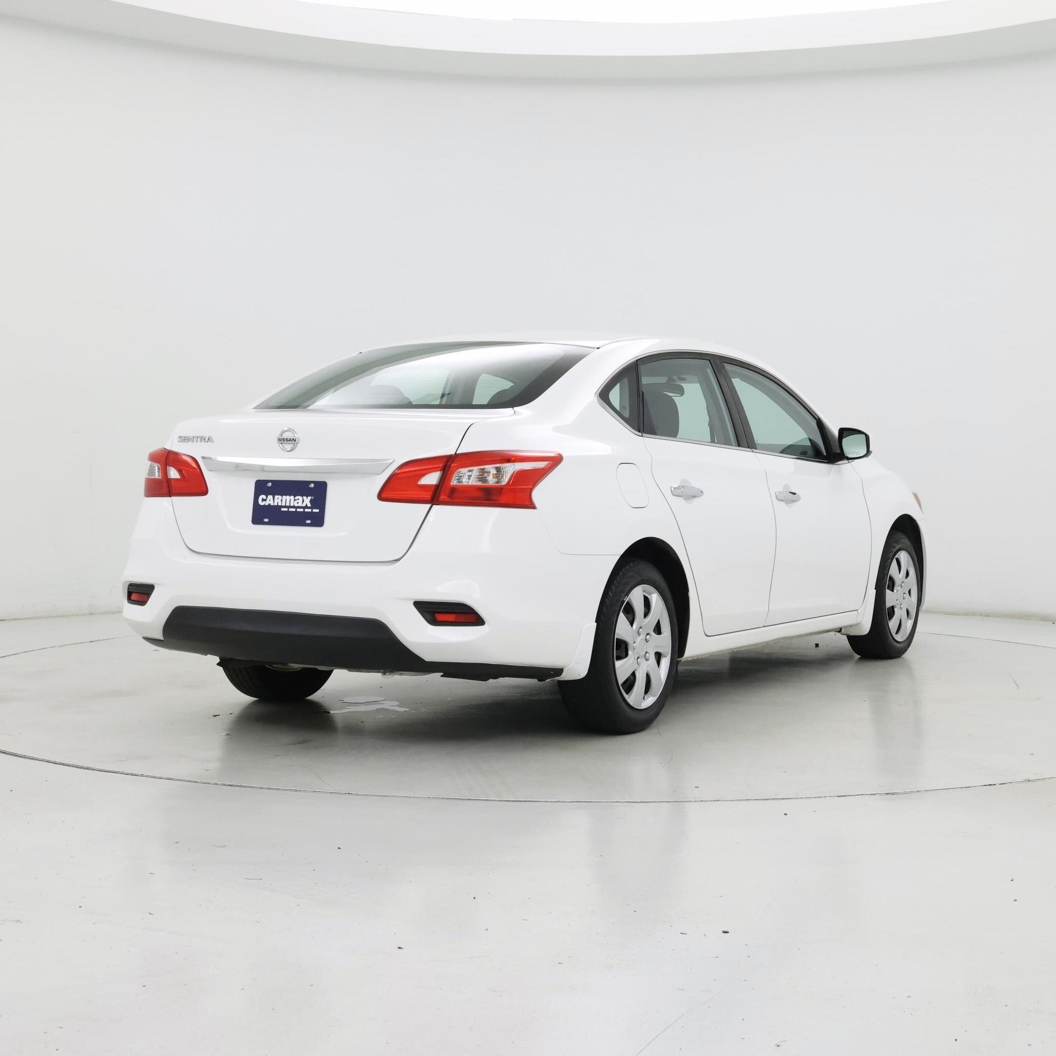 Thumbnail: 2016 Nissan Sentra - 8