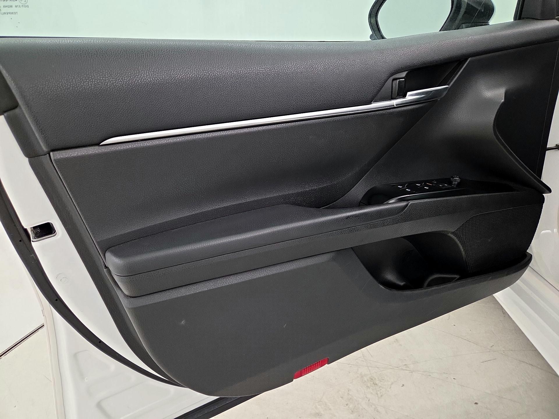 Thumbnail: 2020 Toyota Camry - 12