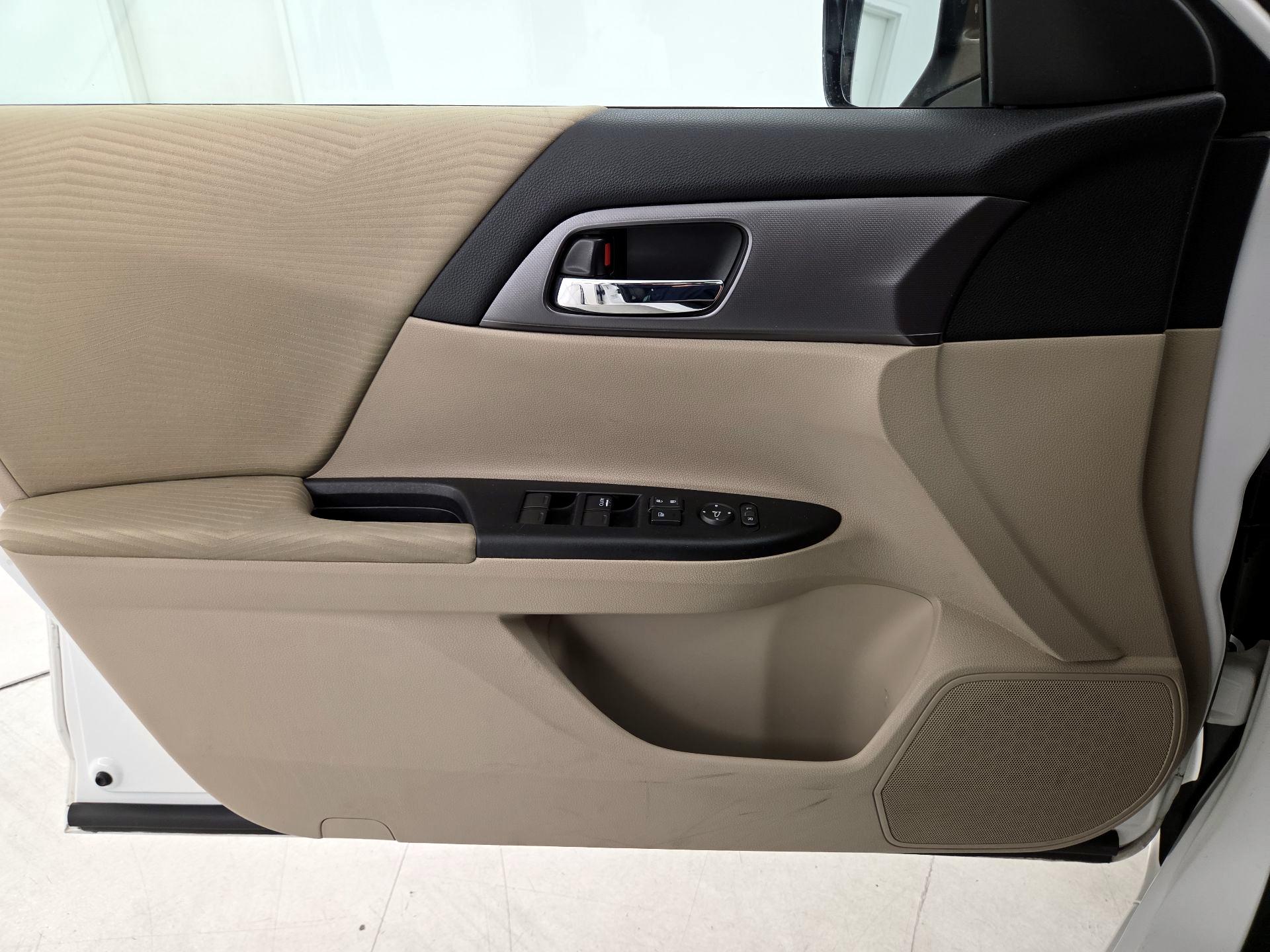 Thumbnail: 2015 Honda Accord - 12