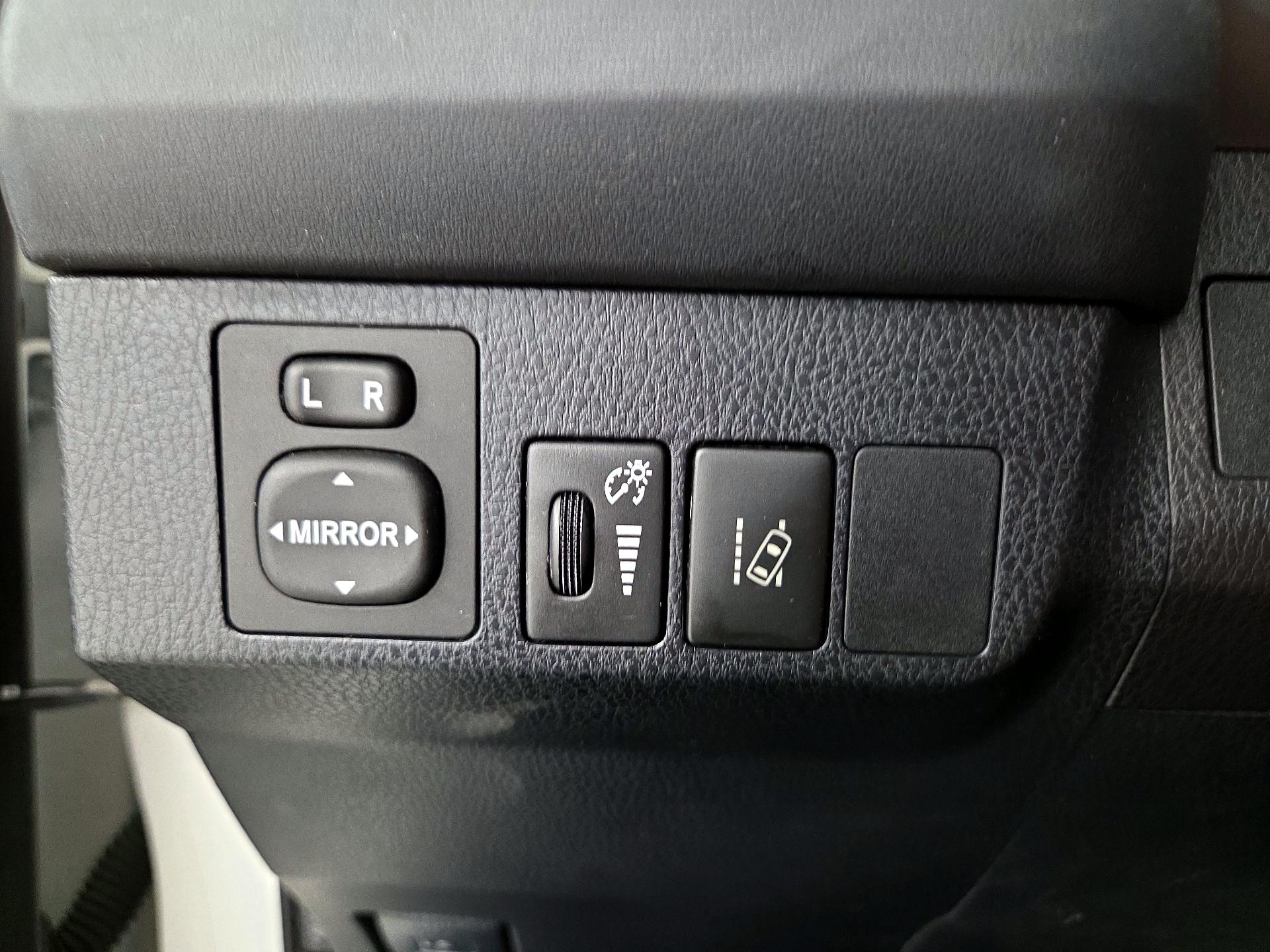 Thumbnail: 2017 Toyota RAV4 - 13