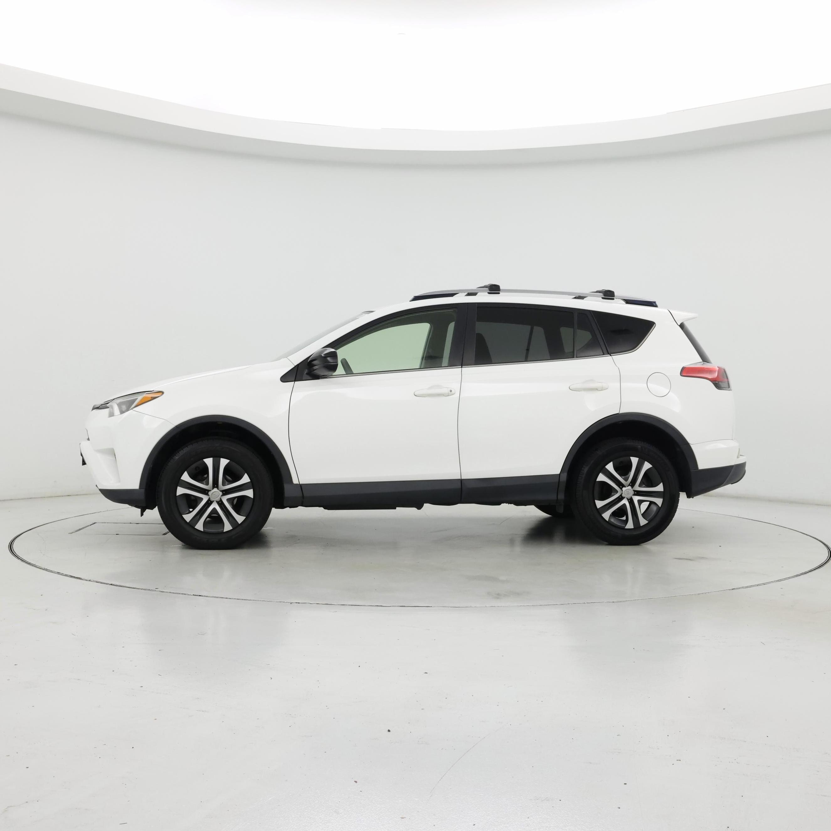Thumbnail: 2017 Toyota RAV4 - 3