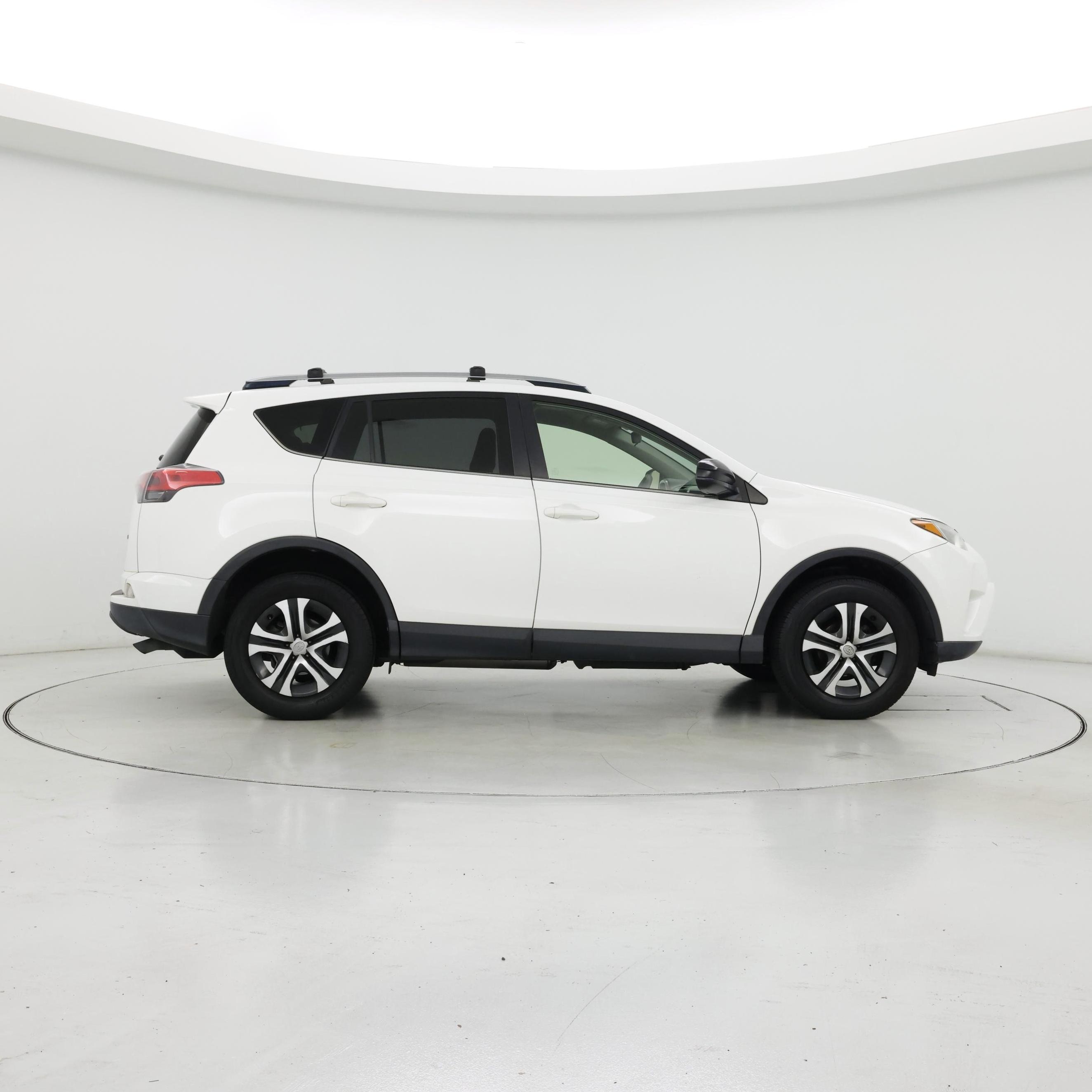 Thumbnail: 2017 Toyota RAV4 - 7