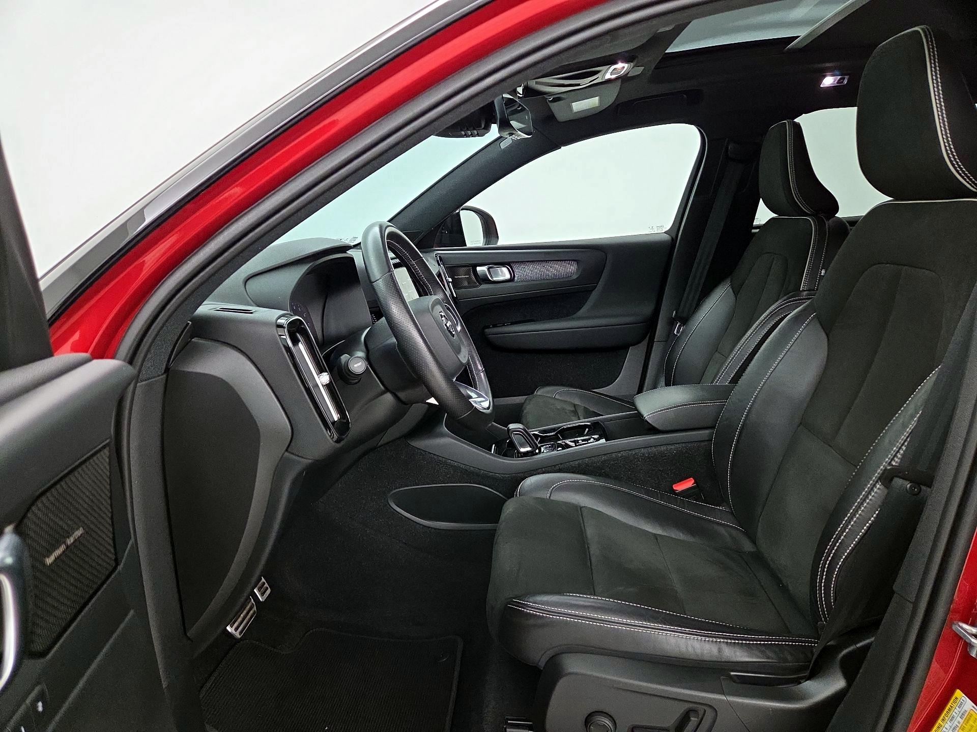 Thumbnail: 2021 Volvo XC40 - 11