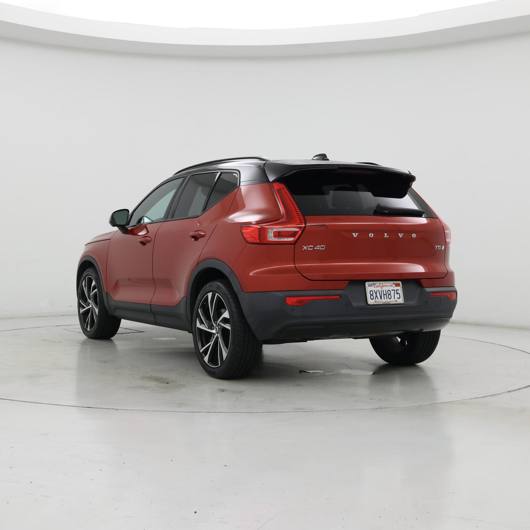 Thumbnail: 2021 Volvo XC40 - 2