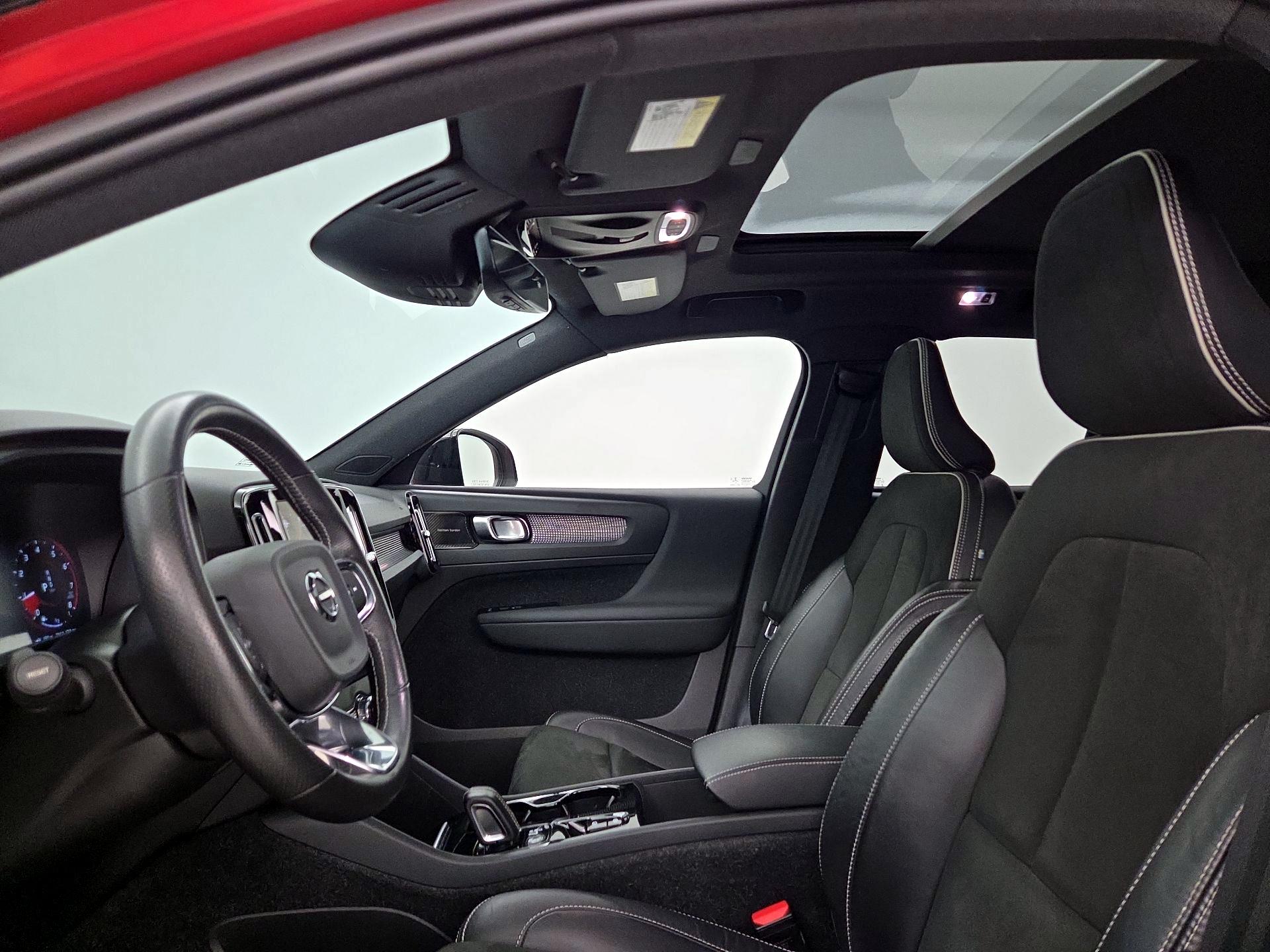 Thumbnail: 2021 Volvo XC40 - 20